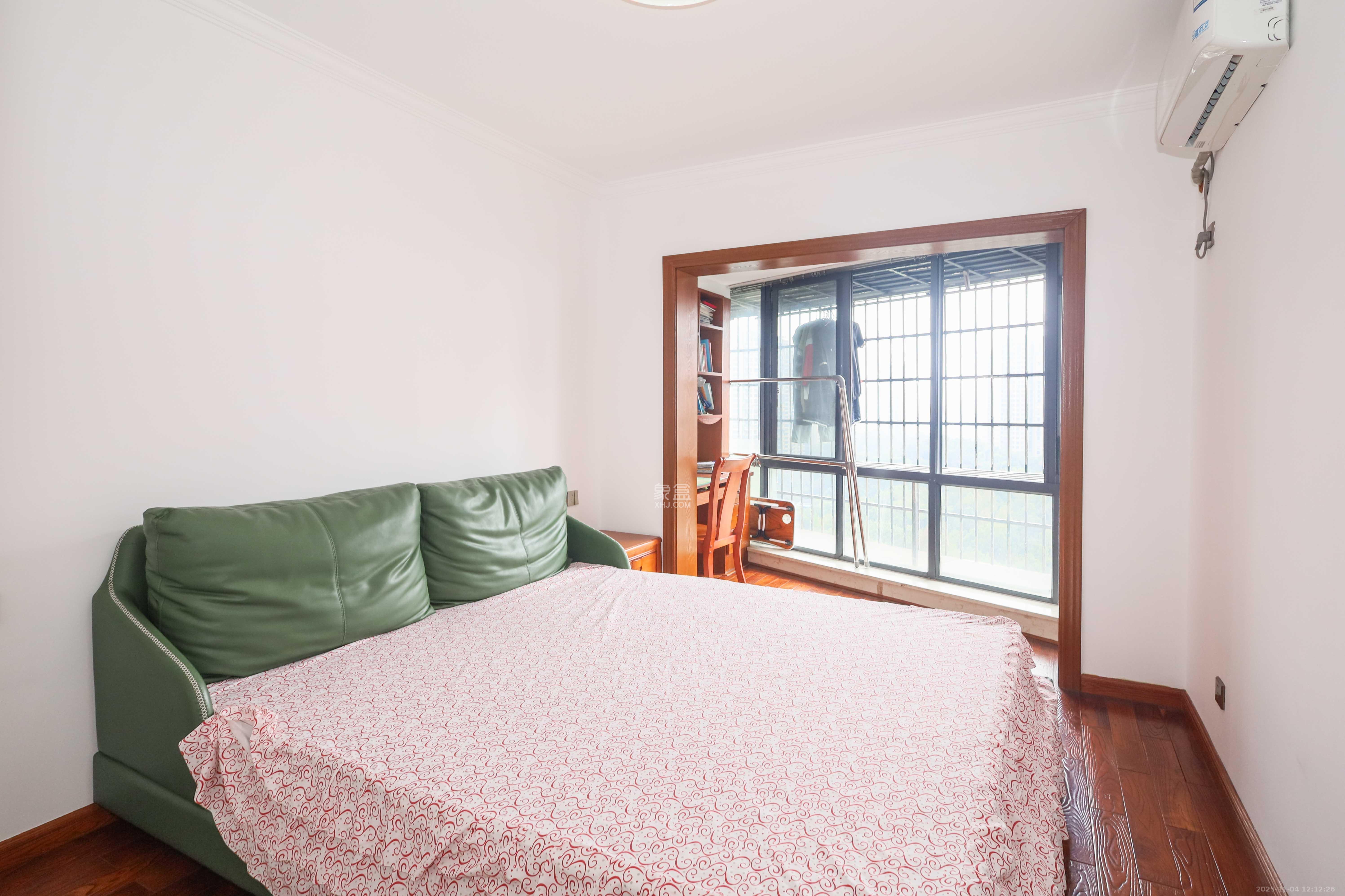 保利麓谷林语C区  3室2厅1卫    89.0万卧室