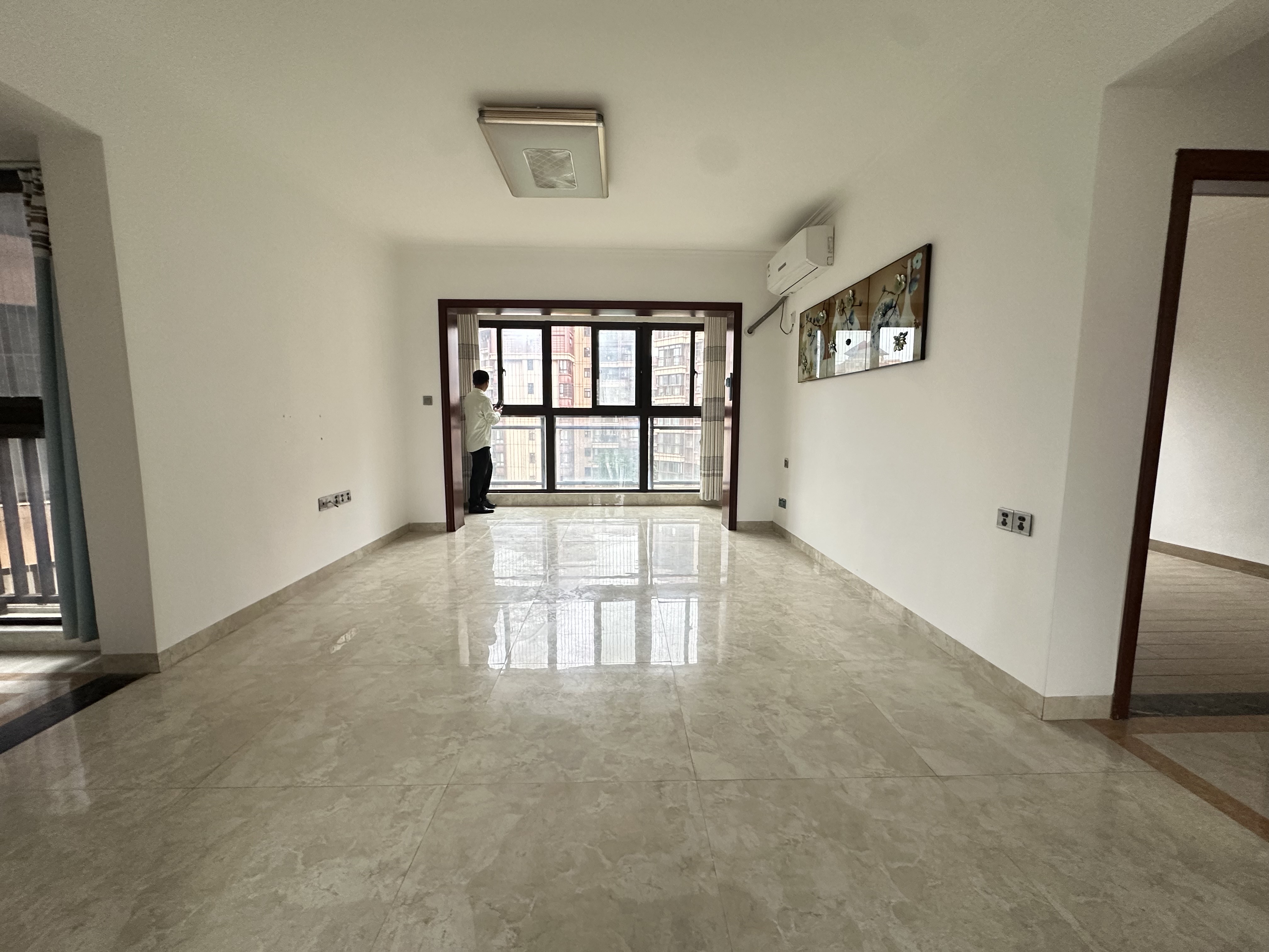 紫园D区 2室2厅1卫 225.0万 紫园D区 2室2厅1卫 225.0万客厅