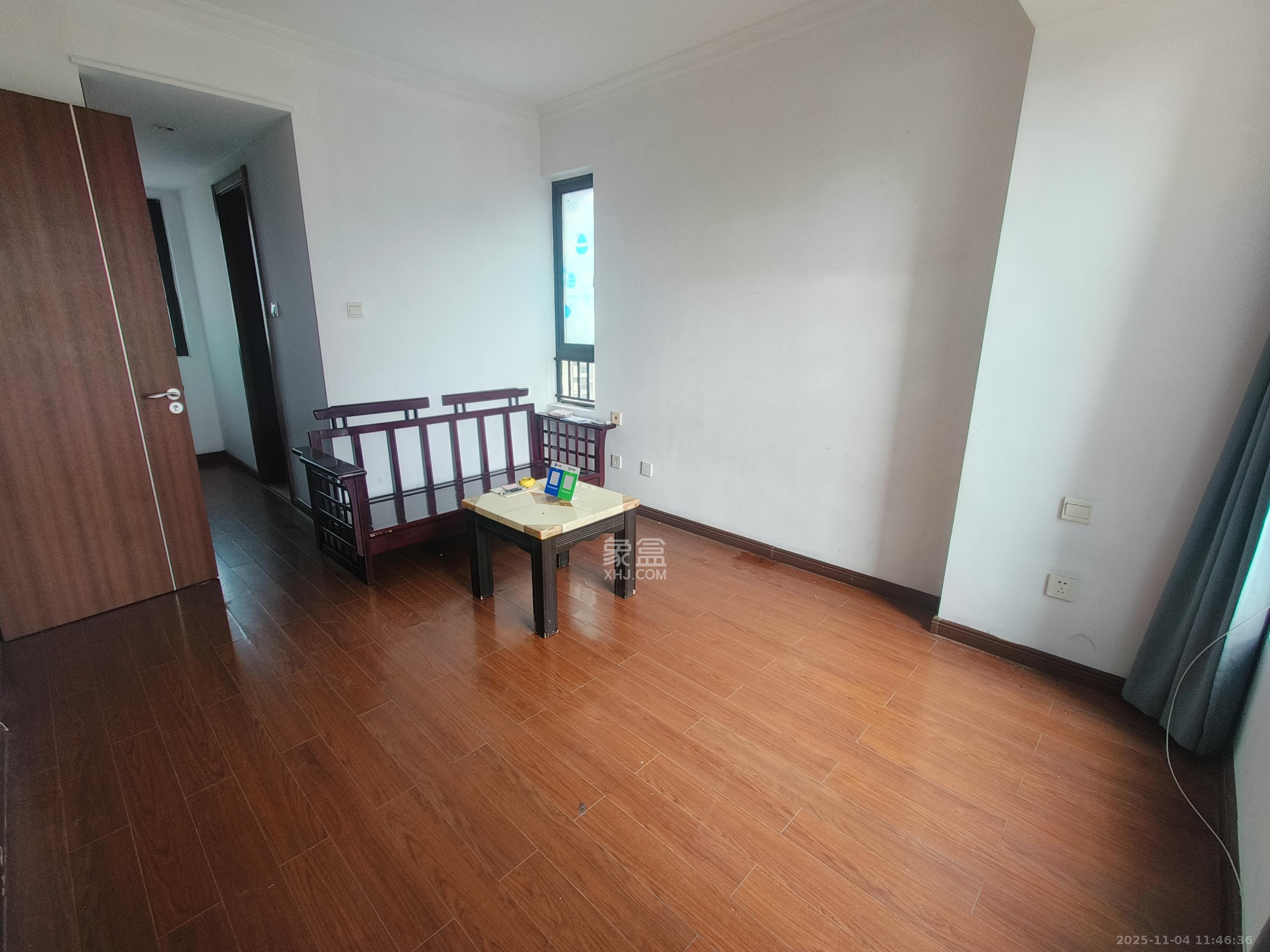 万科城  3室2厅1卫    2200.0元/月室内图