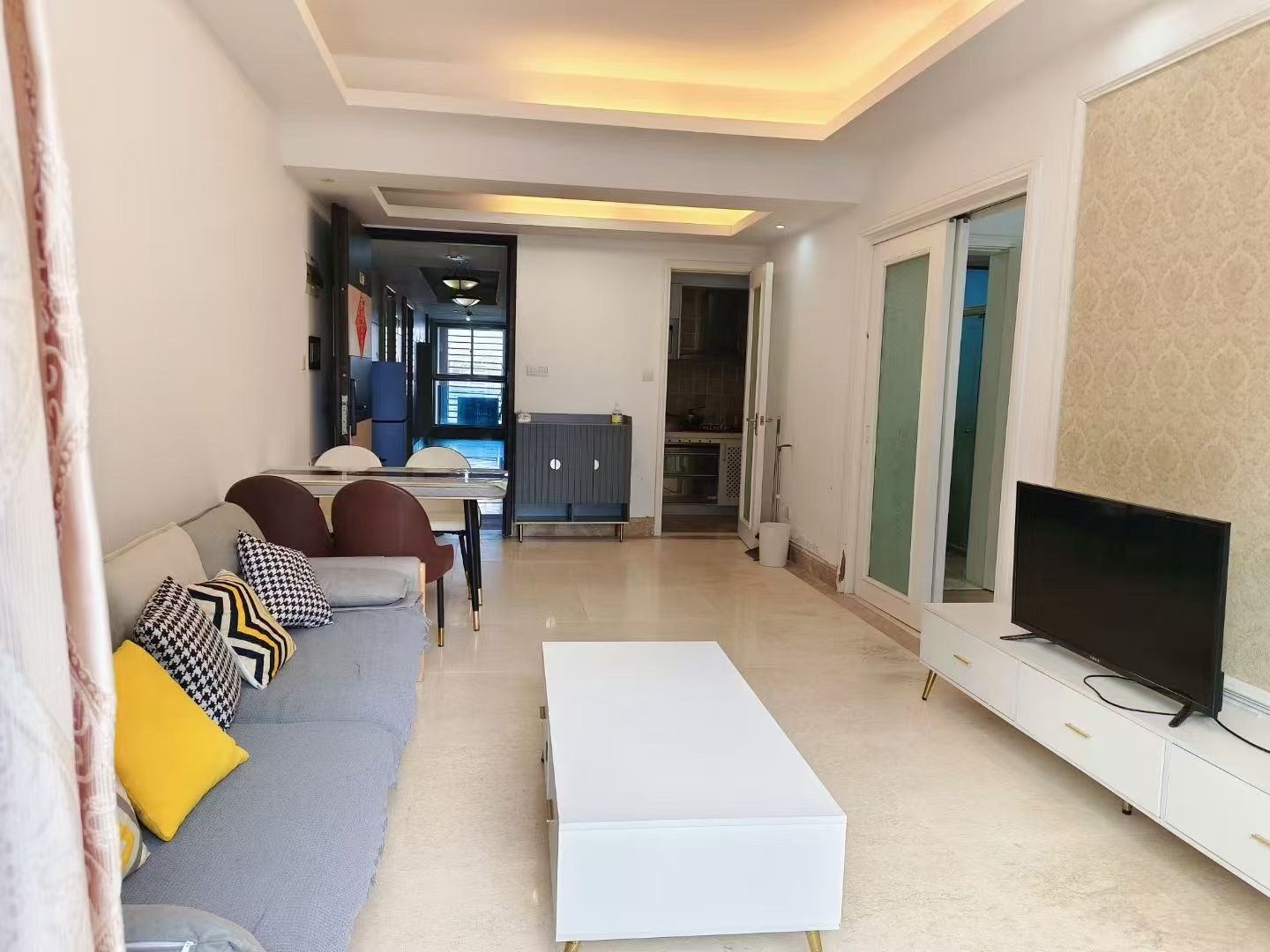 外滩中心 1室1厅1卫 2300.0元/月 外滩中心 1室1厅1卫 2300.0元/月室内图