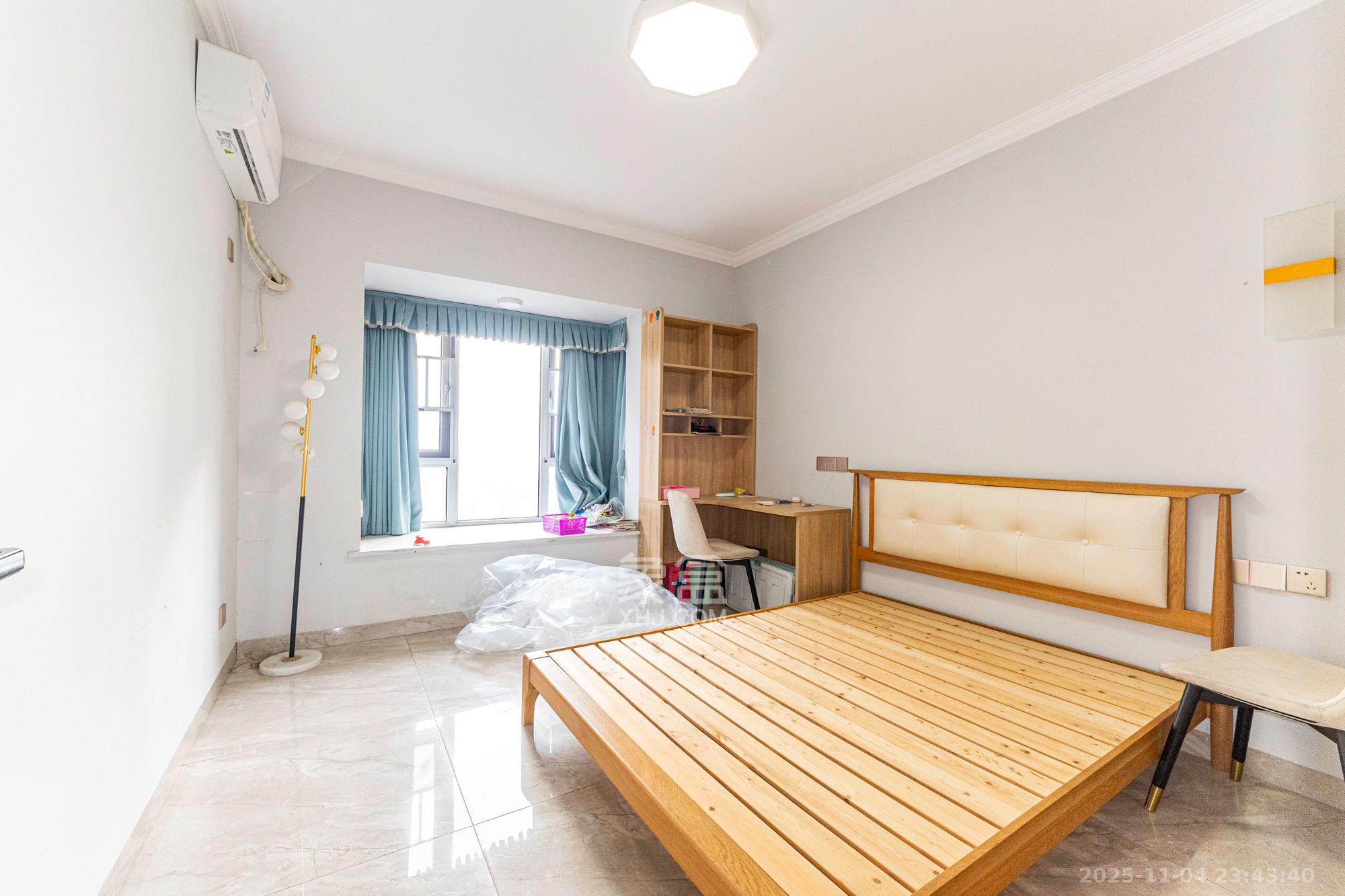 荣盛花语城 3室2厅2卫 79.8万 荣盛花语城 3室2厅2卫 79.8万卧室