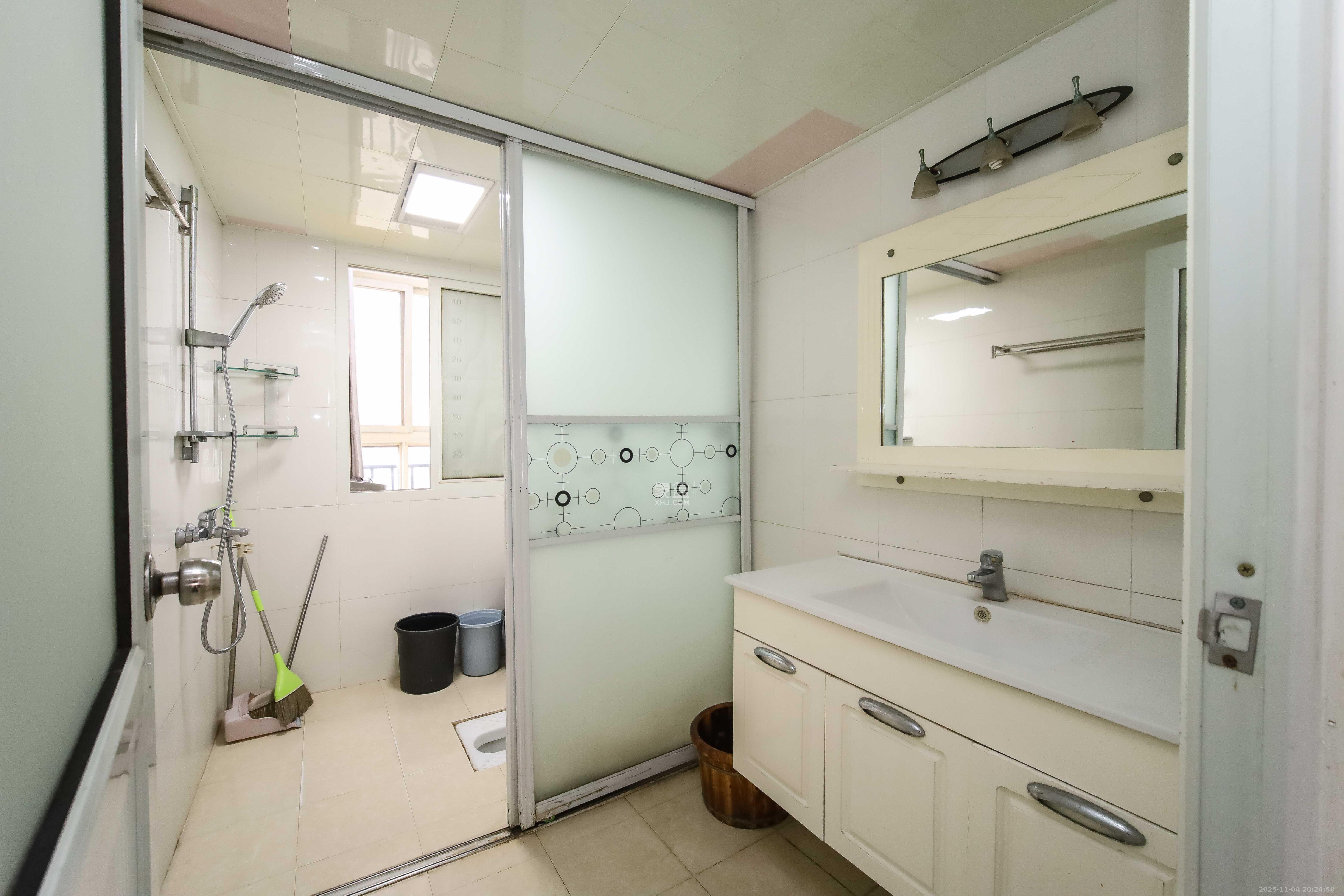 浏阳河畔家园  3室2厅1卫    94.0万卫生间