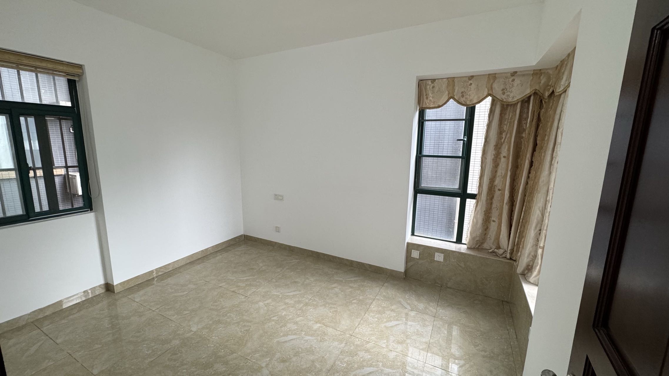 锦江丽都 3室2厅2卫 133.0万 锦江丽都 3室2厅2卫 133.0万客厅