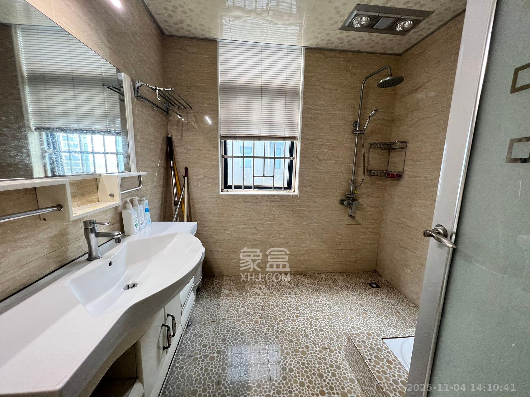 湘江世纪城咏江苑  3室2厅2卫    2400.0元/月室内图