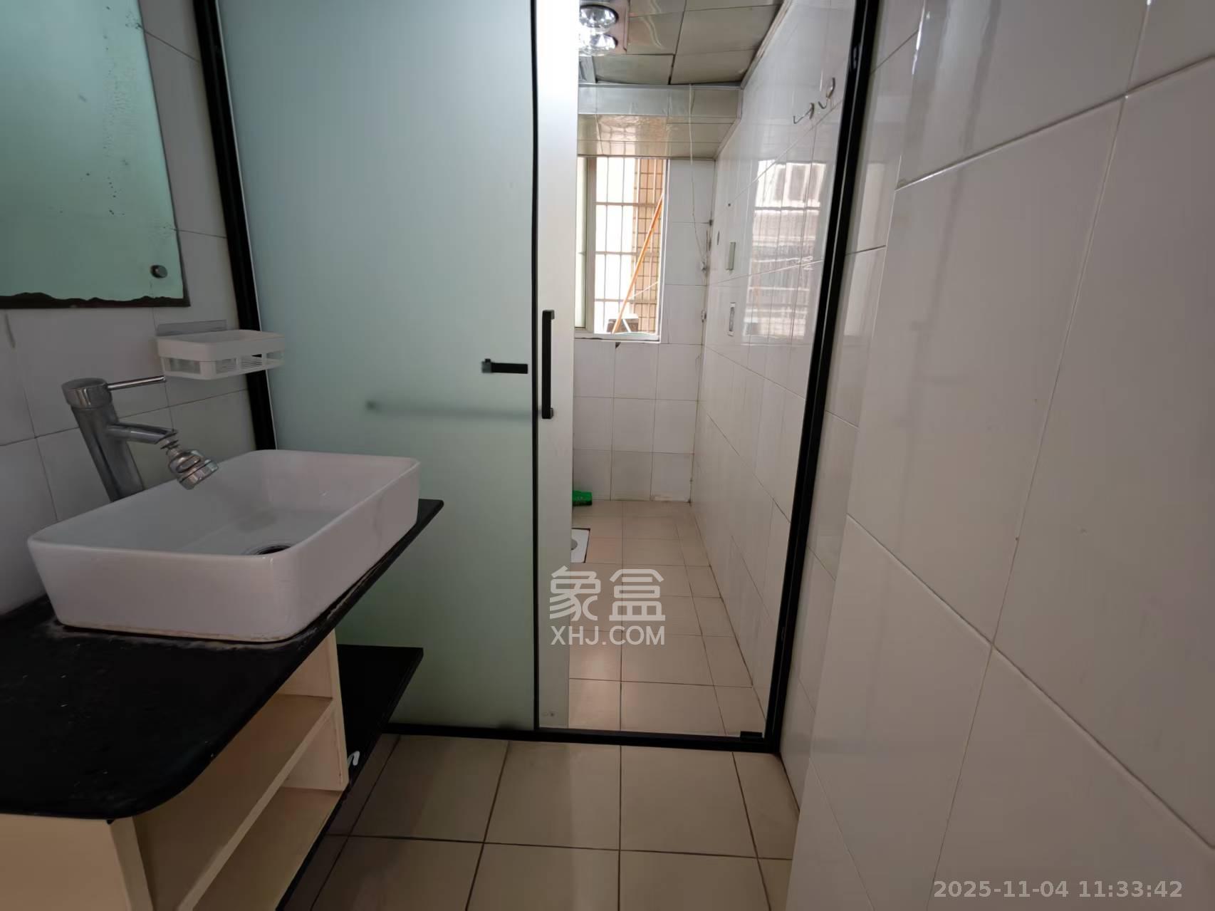 枫林美景  3室2厅1卫    2600.0元/月室内图