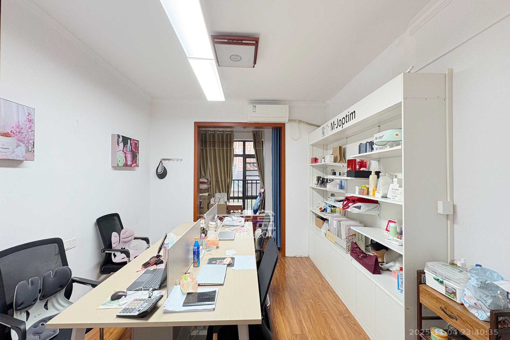 湘域城邦(湘域国际中心) 3室2厅1卫 210.0万 湘域城邦(湘域国际中心) 3室2厅1卫 210.0万卧室