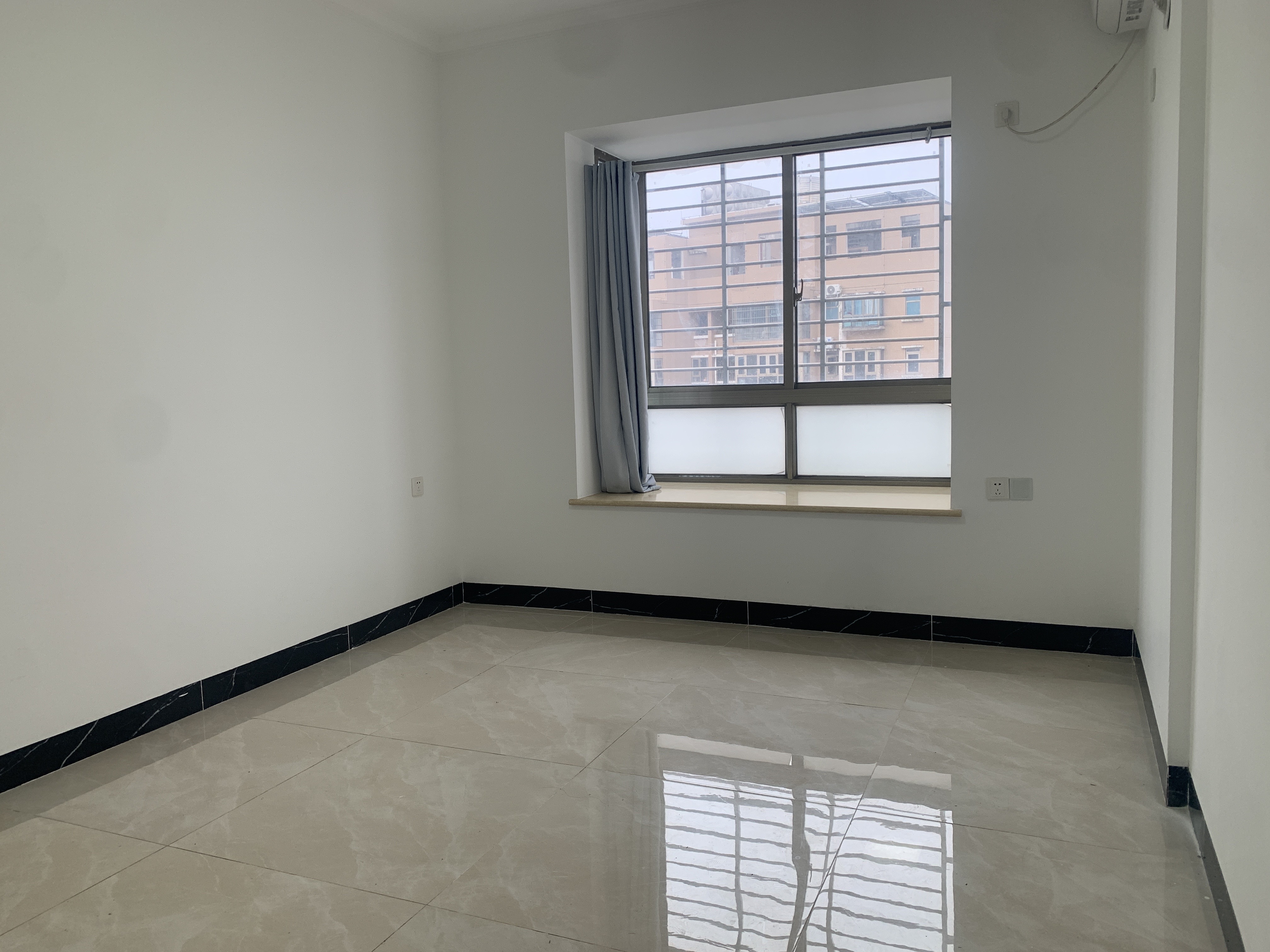 润龙花园  3室2厅2卫    3800.0元/月室内图