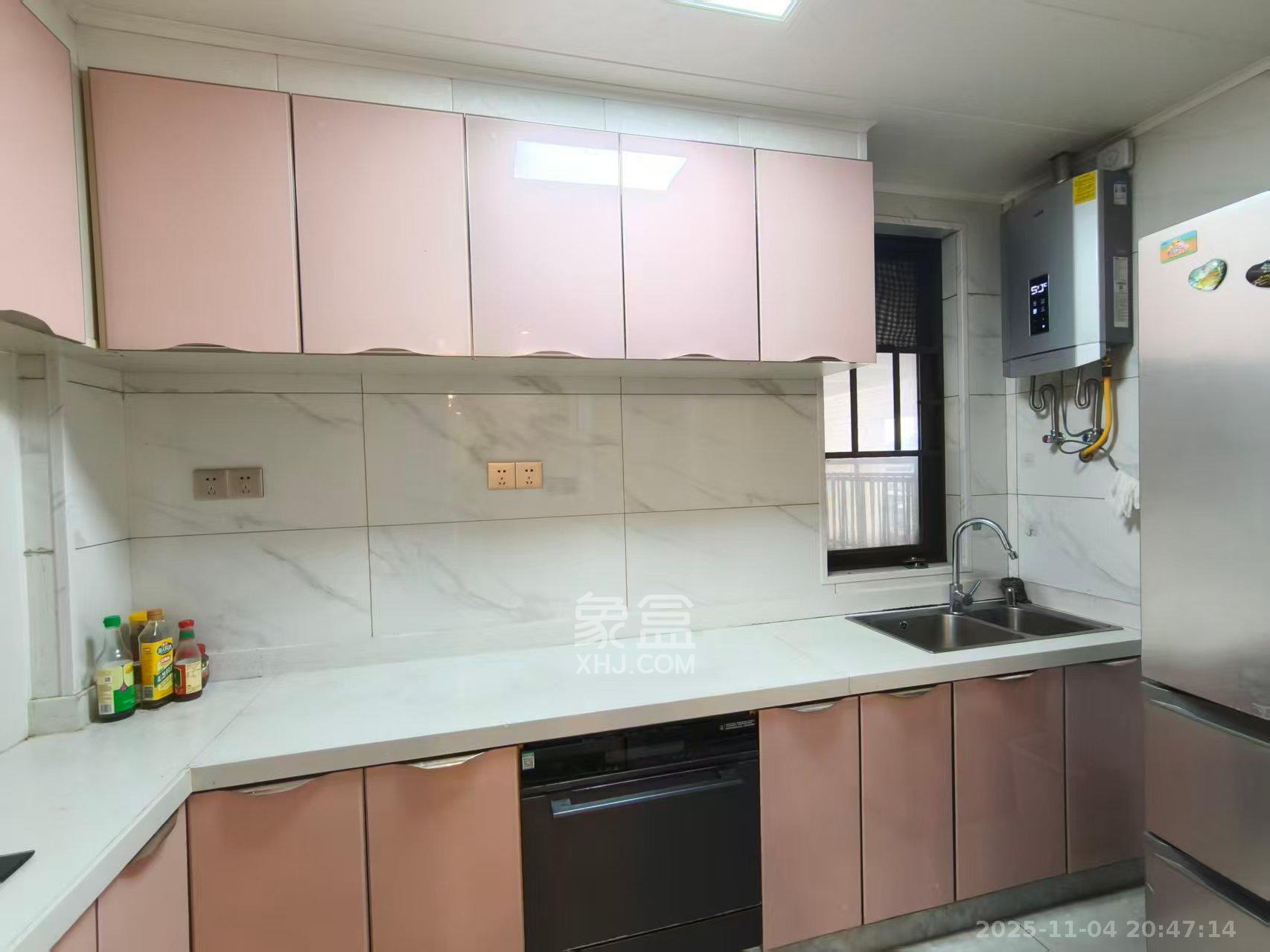 龙湖碧桂园天宸原著 3室2厅2卫 3500.0元/月 龙湖碧桂园天宸原著 3室2厅2卫 3500.0元/月室内图