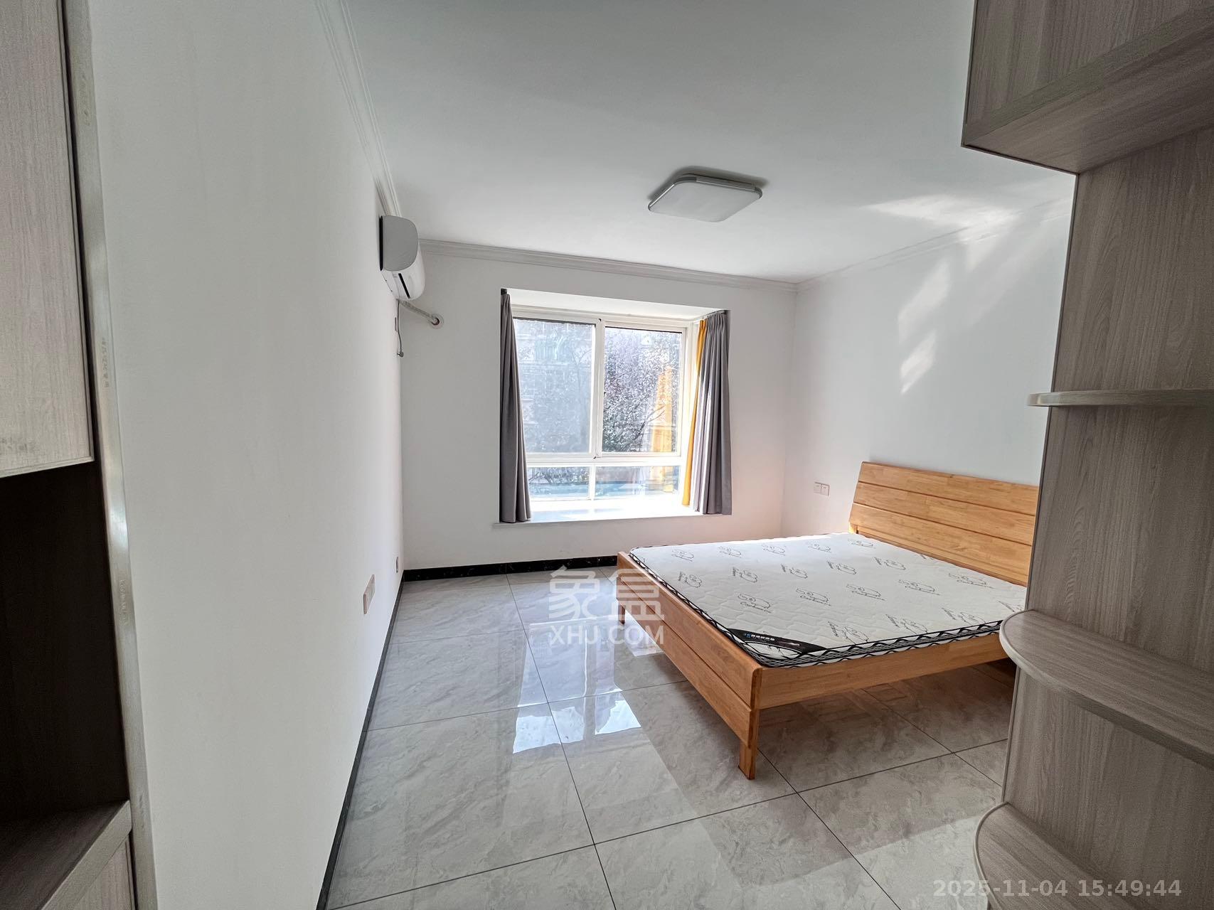 枫华府第  3室2厅2卫    2000.0元/月室内图