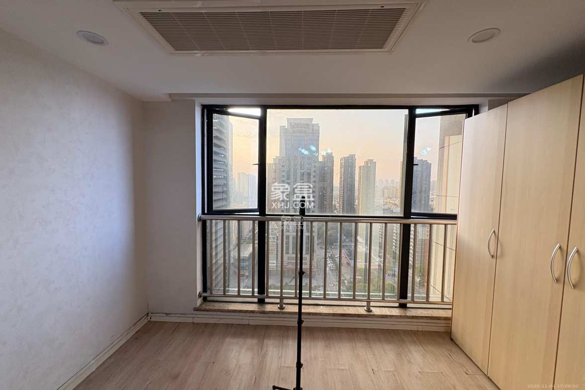 湘腾城市广场 1室1厅1卫 1600.0元/月 湘腾城市广场 1室1厅1卫 1600.0元/月室内图