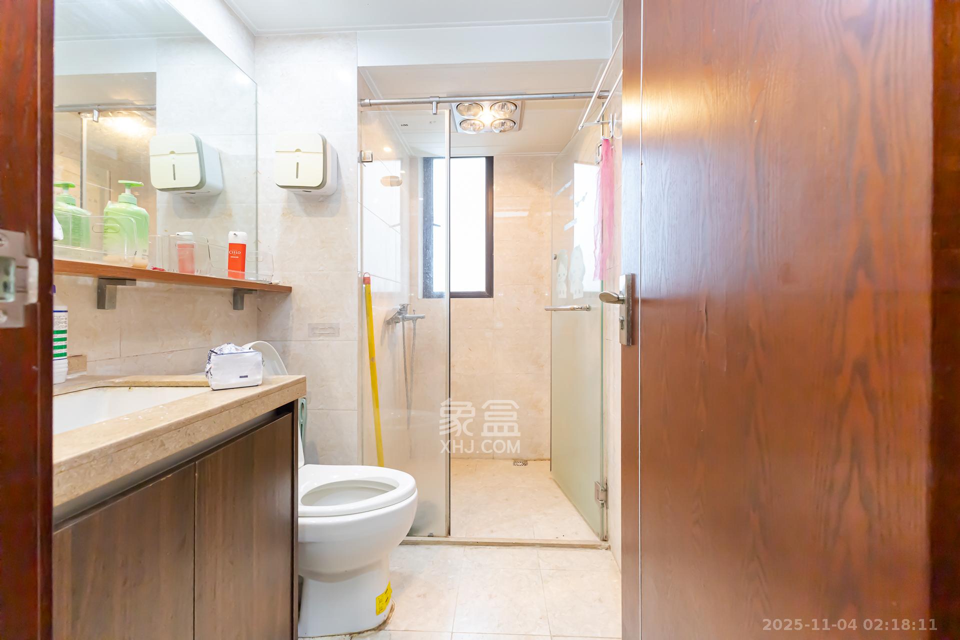 时代倾城二期 2室2厅1卫 63.8万 时代倾城二期 2室2厅1卫 63.8万卫生间