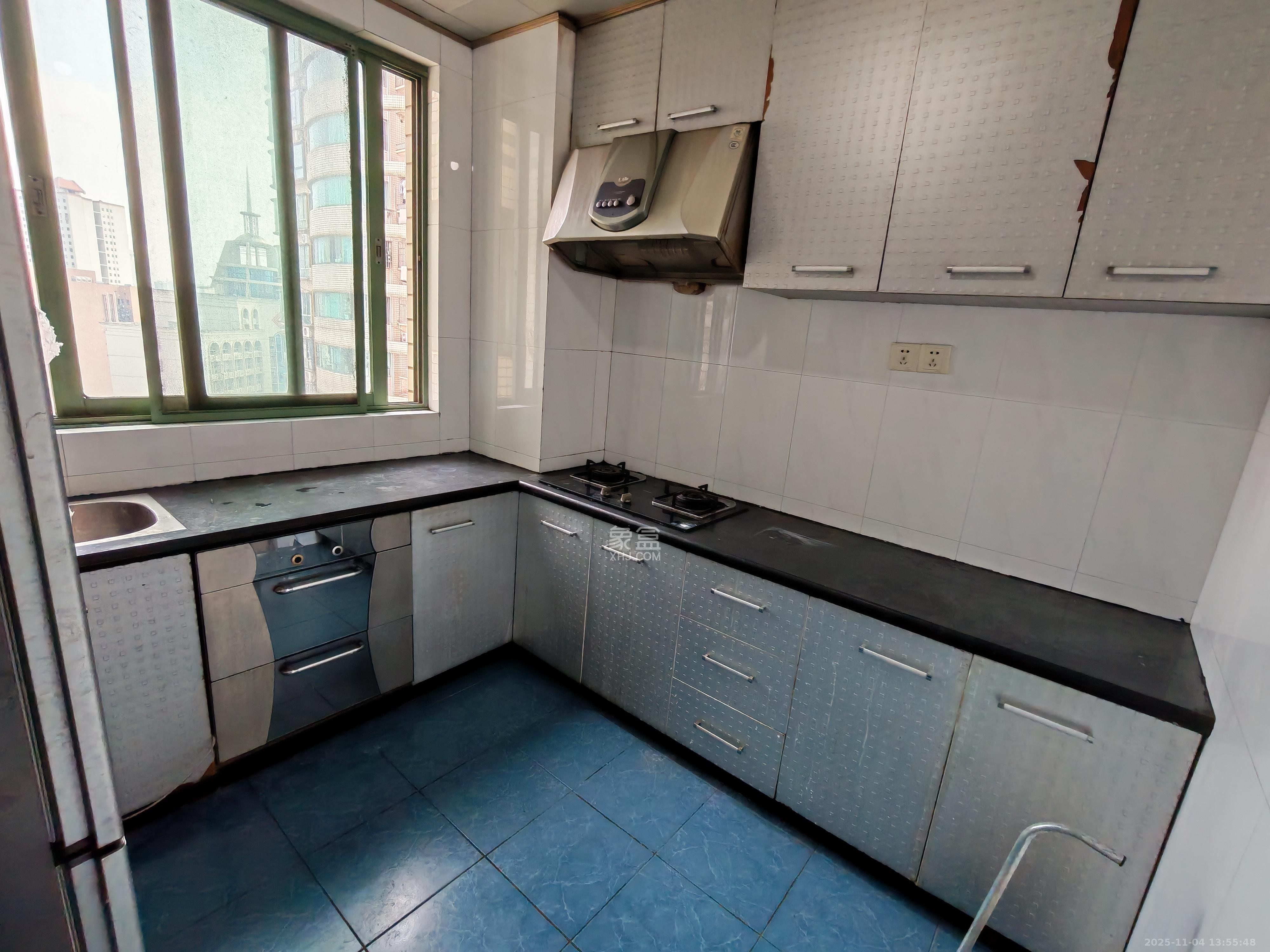 佳逸豪园  3室2厅2卫    3000.0元/月室内图