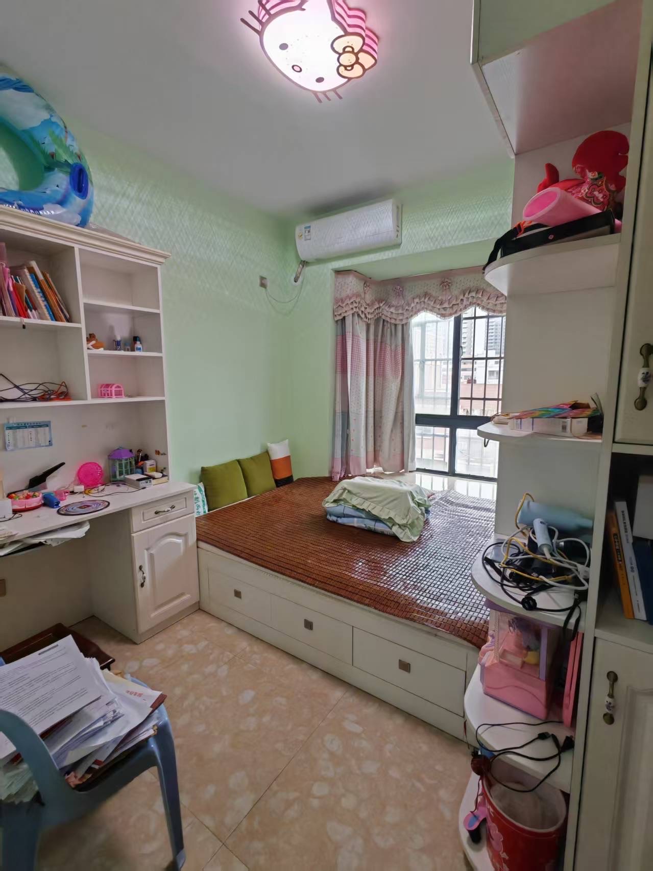 滨江花城  3室2厅1卫    118.0万客厅