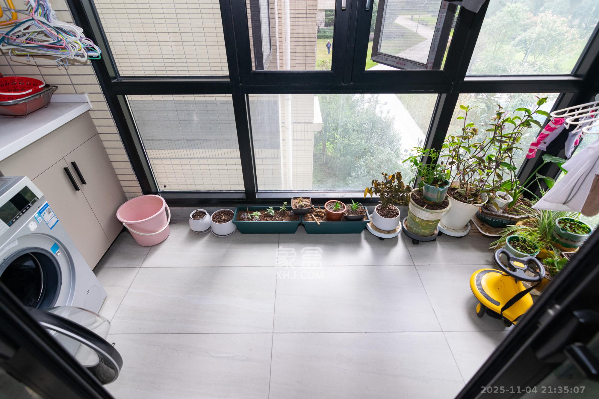 时代年华  4室2厅2卫    128.0万阳台