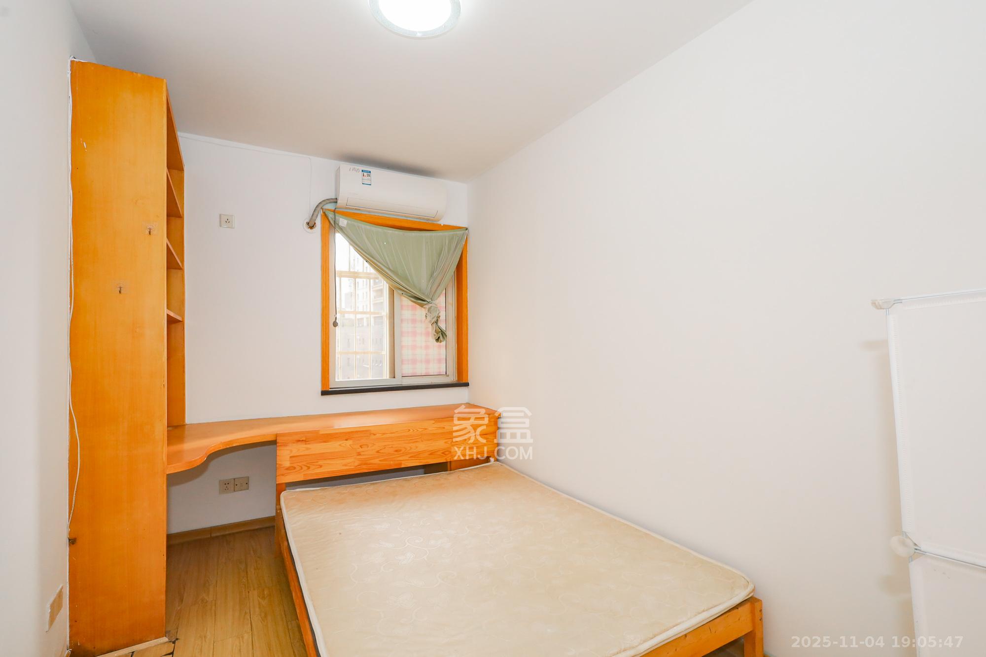 枫林美景  3室2厅1卫    80.0万卧室