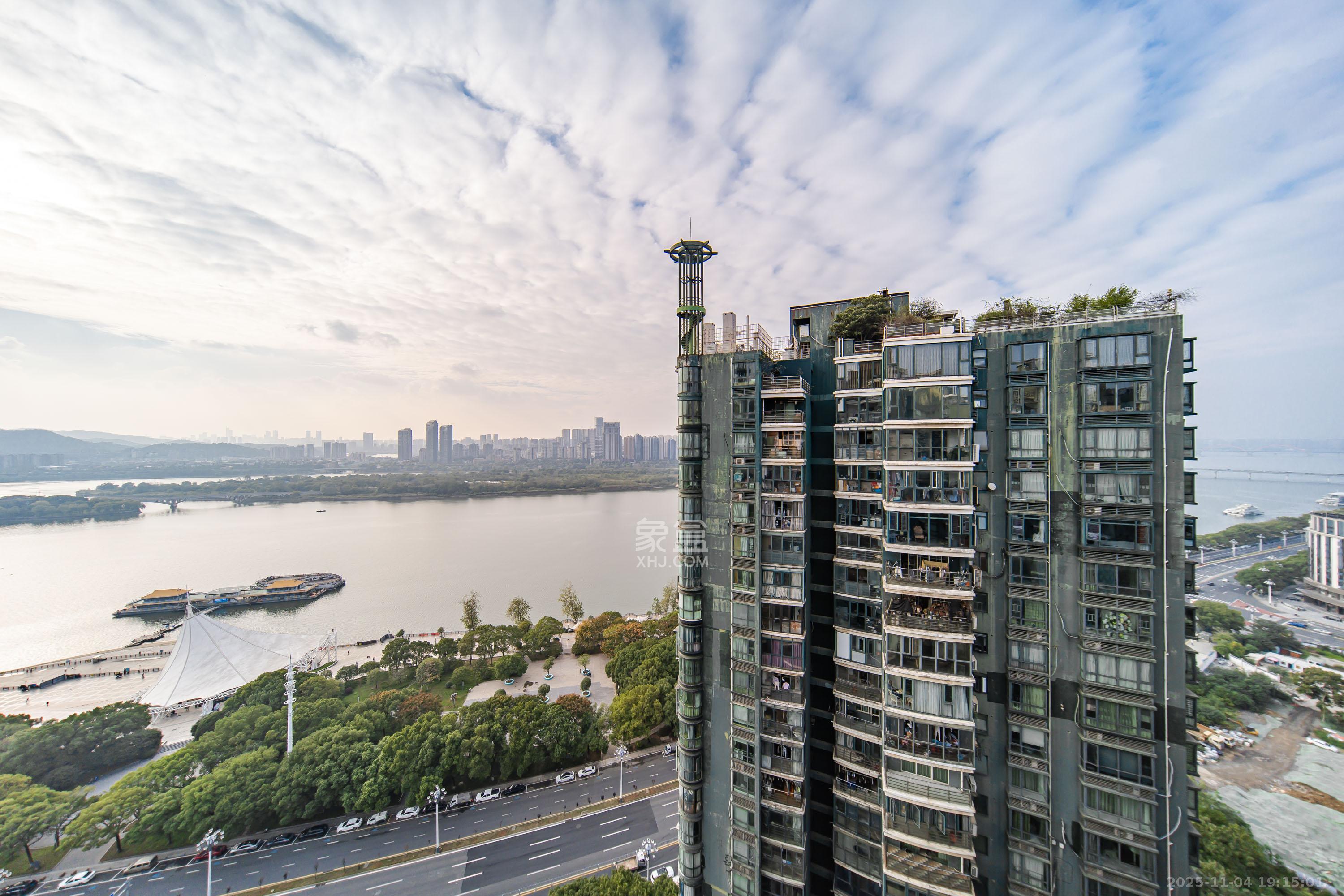 华盛新外滩  4室2厅1卫    230.0万其他