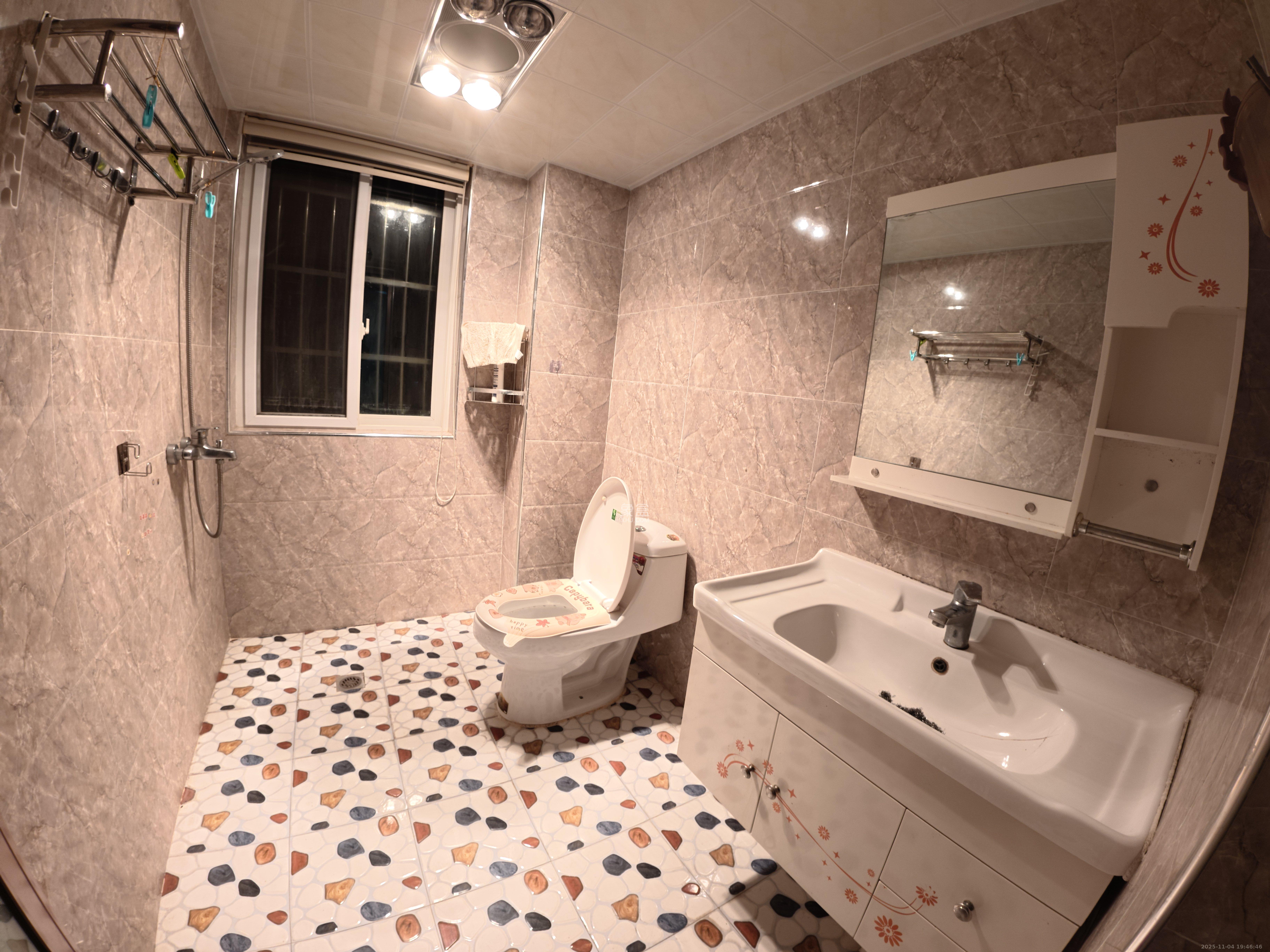 和润园一、二期 3室2厅2卫 2200.0元/月 和润园一、二期 3室2厅2卫 2200.0元/月室内图