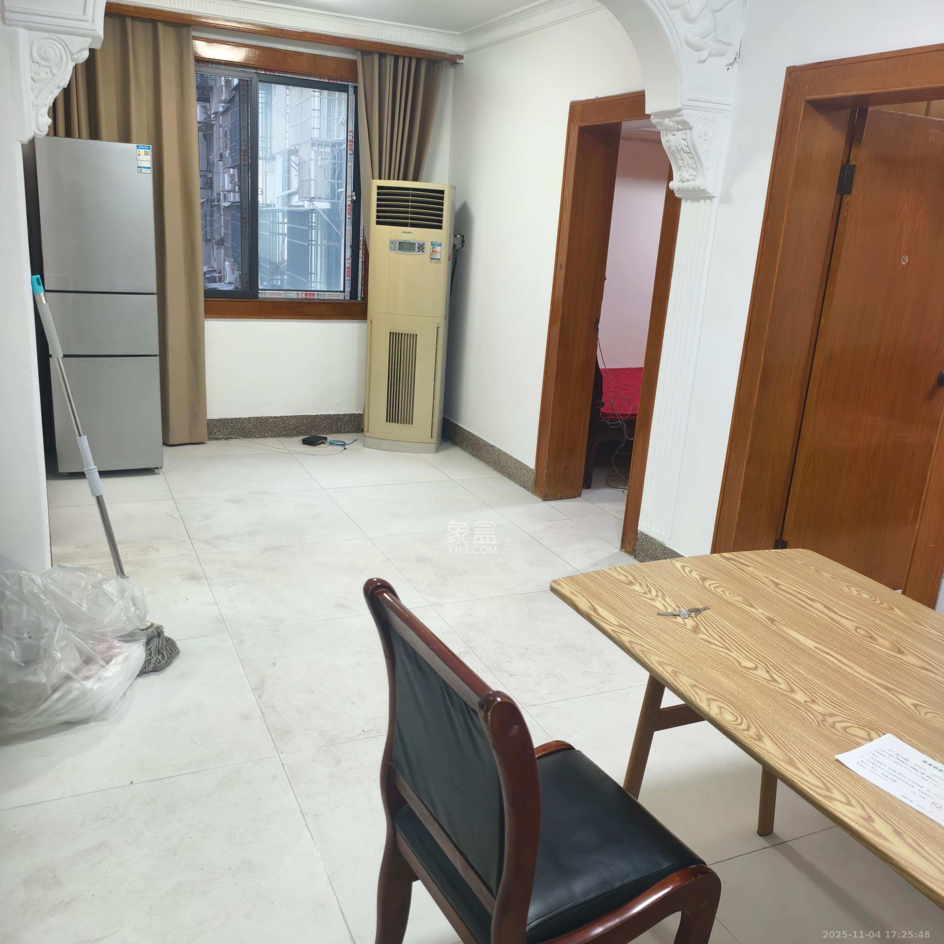 长沙市自来水公司住宅小区(白沙路119号) 2室2厅1卫 2200.0元/月 长沙市自来水公司住宅小区(白沙路119号) 2室2厅1卫 2200.0元/月室内图