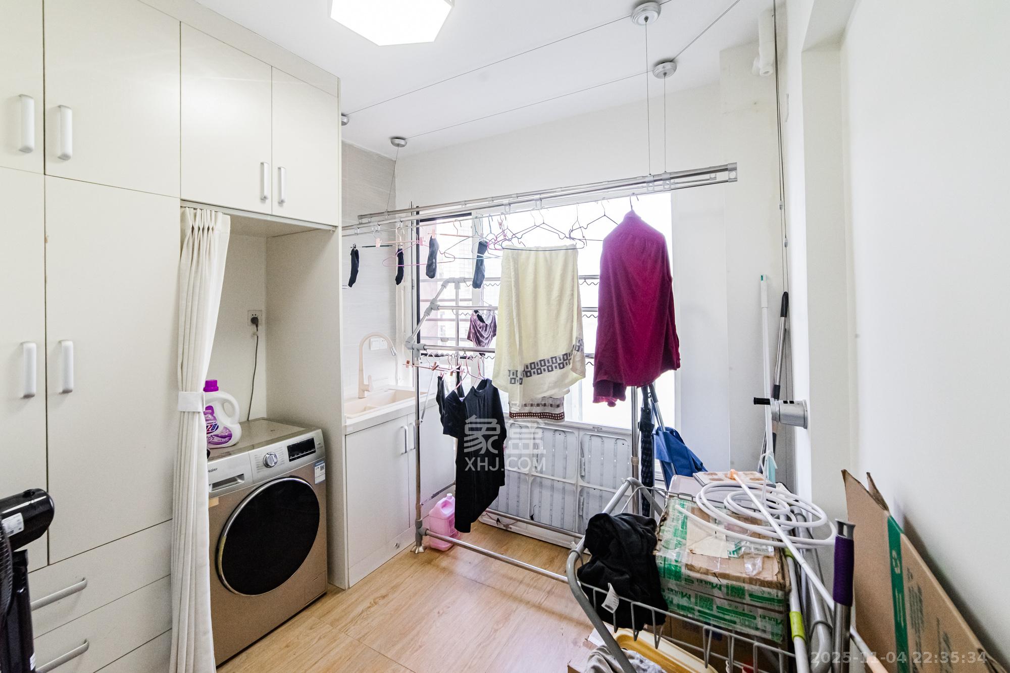 北辰三角洲D2区  4室2厅1卫    185.0万阳台