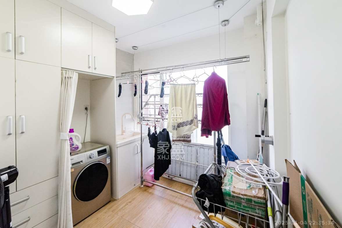 北辰三角洲D2区 4室2厅1卫 185.0万 北辰三角洲D2区 4室2厅1卫 185.0万阳台