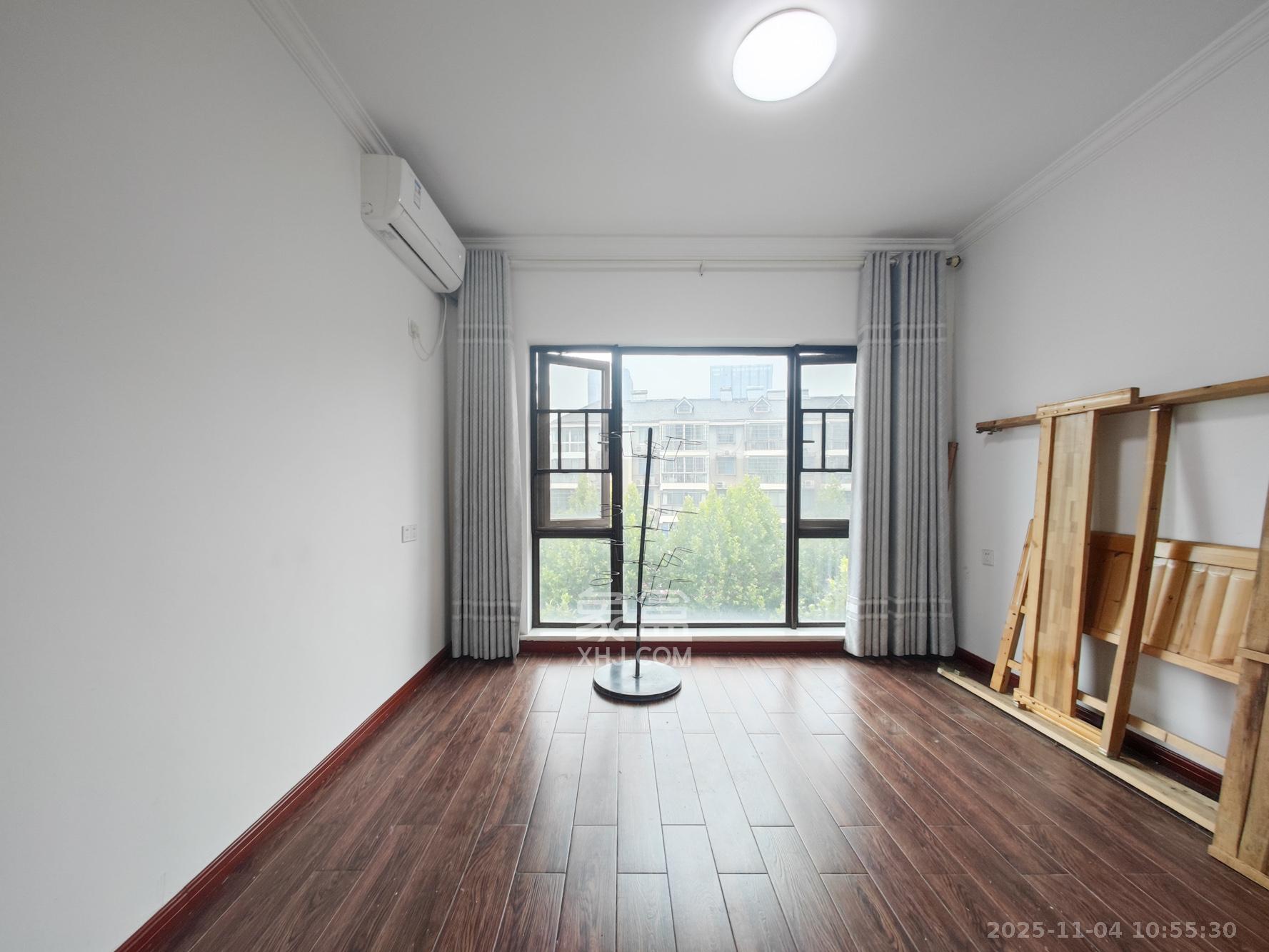 地泰御和苑 3室2厅2卫 85.0万 地泰御和苑 3室2厅2卫 85.0万卧室