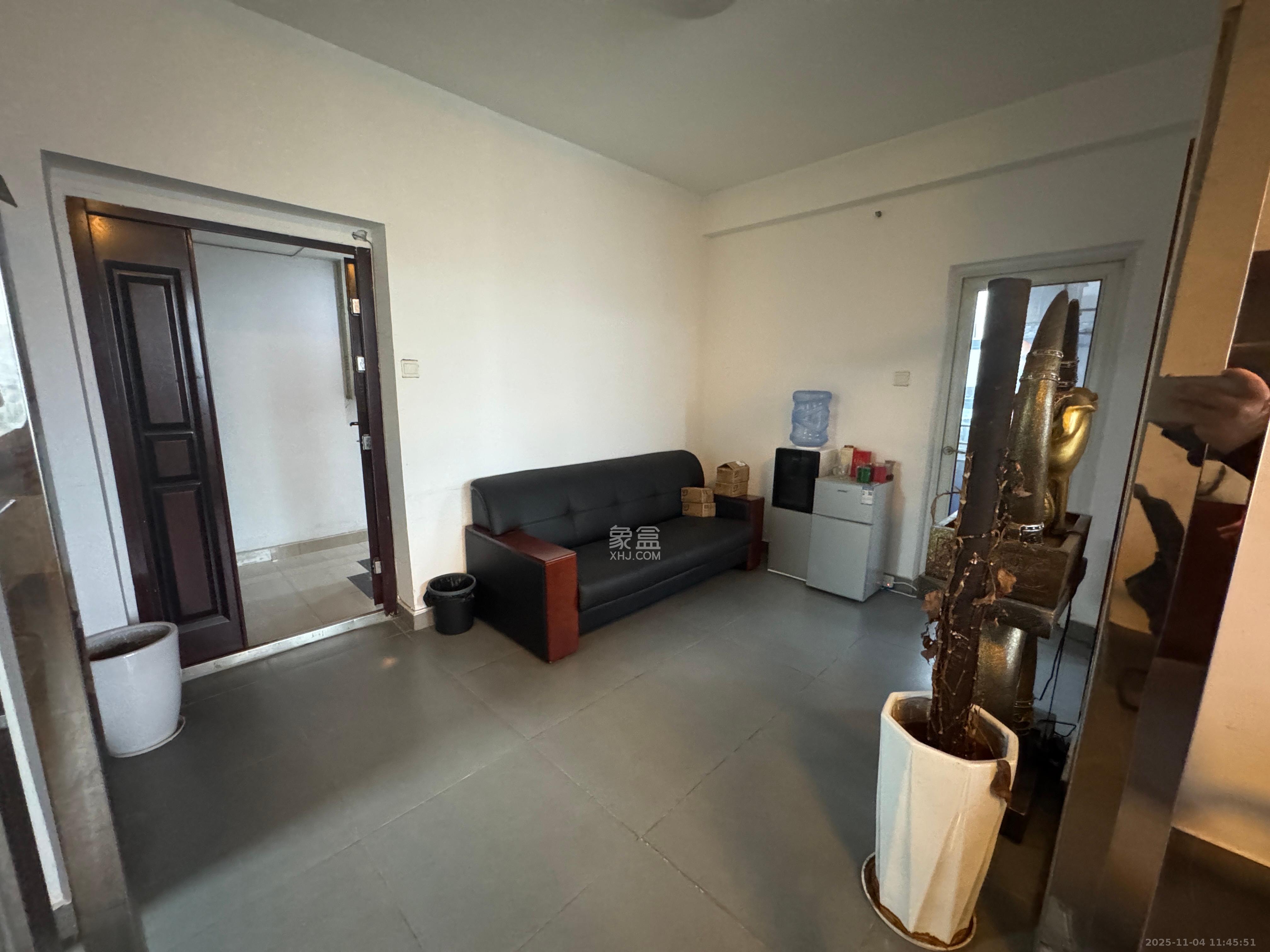 长房中庭国际(东郡华蓉广场) 2室2厅1卫 4800.0元/月 长房中庭国际(东郡华蓉广场) 2室2厅1卫 4800.0元/月室内图