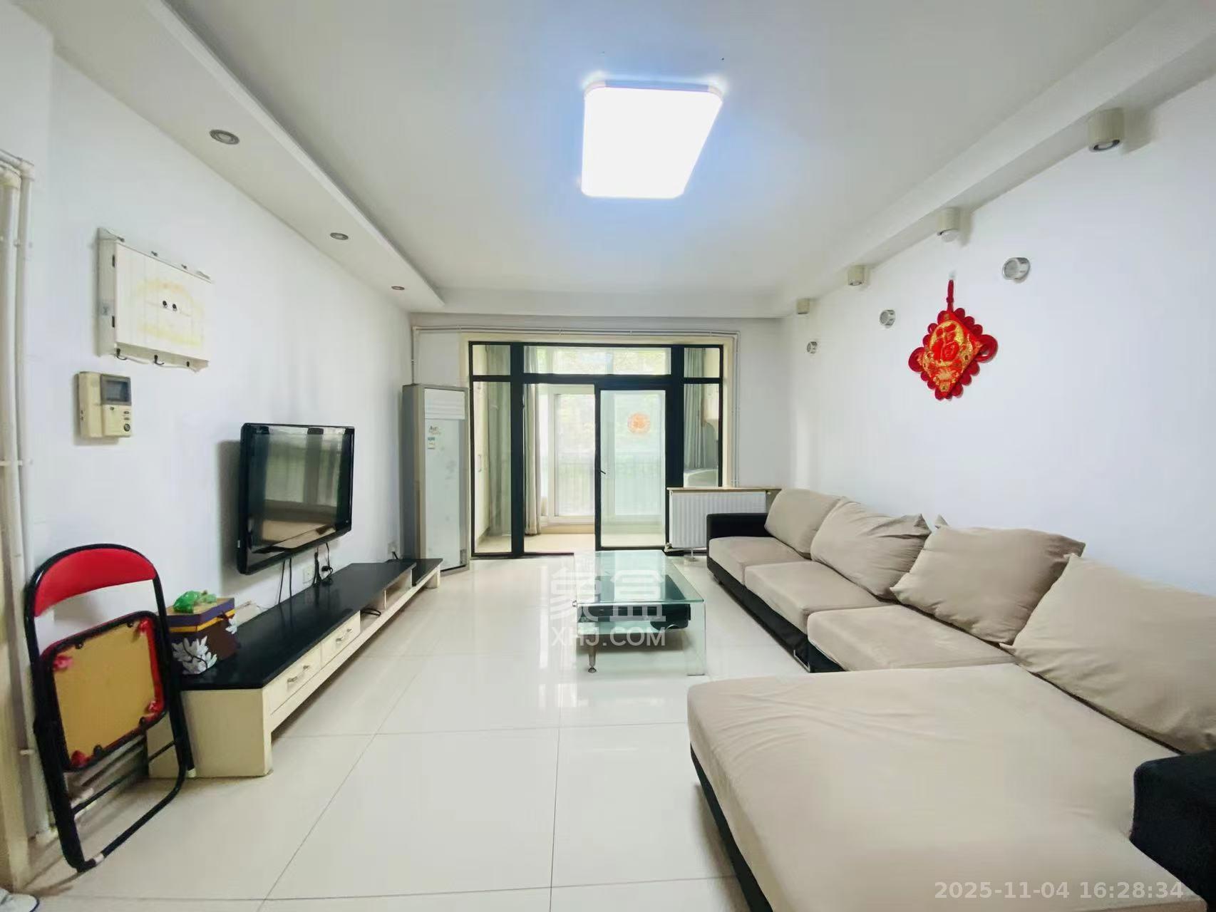 长房东郡  3室2厅2卫    2600.0元/月