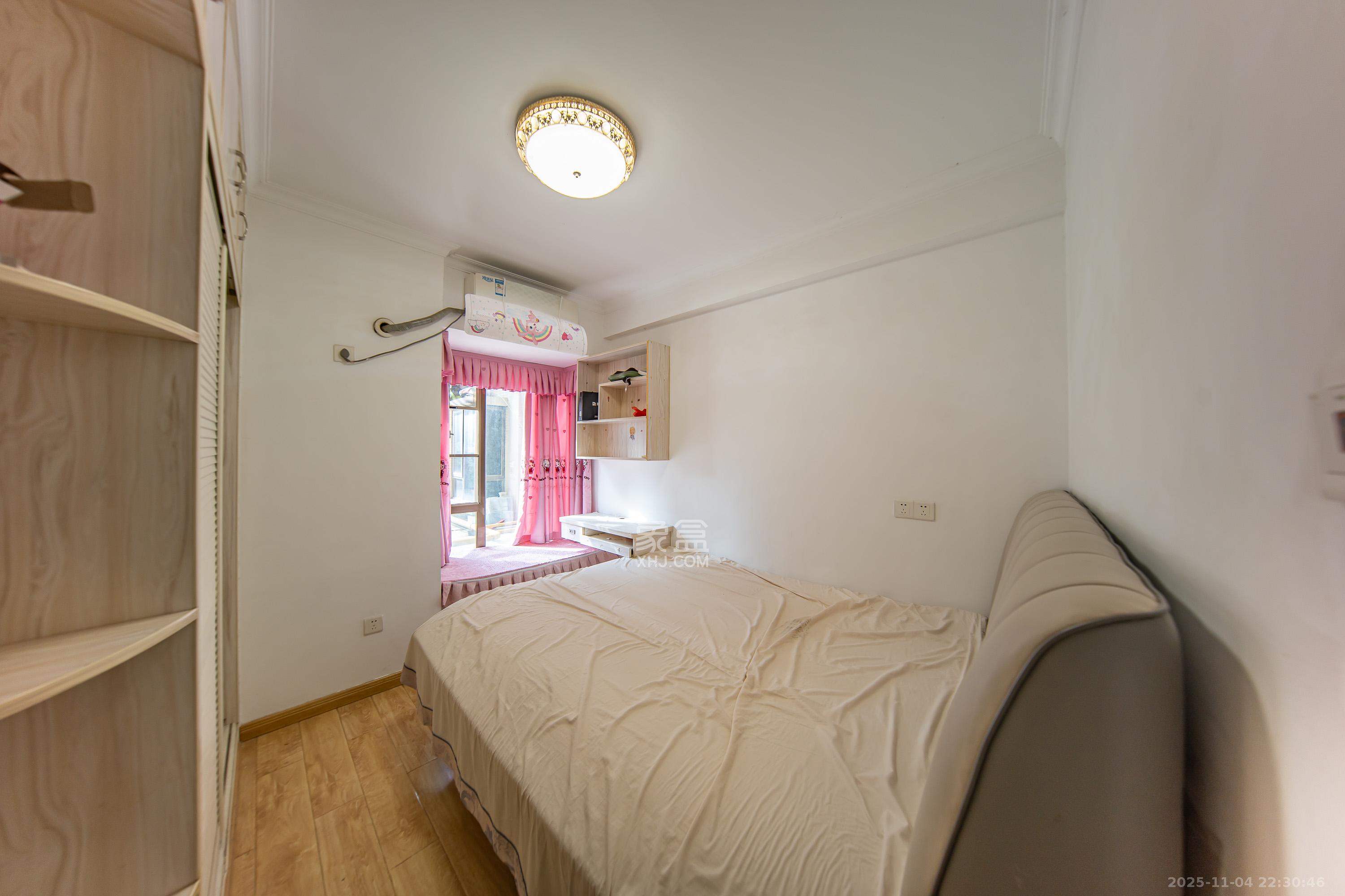 江山帝景哈佛  3室2厅2卫    106.0万卧室