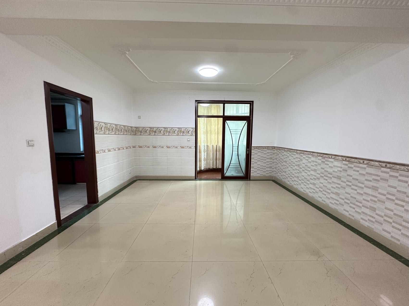 鑫华龙花园  1室0厅0卫    215.0万客厅