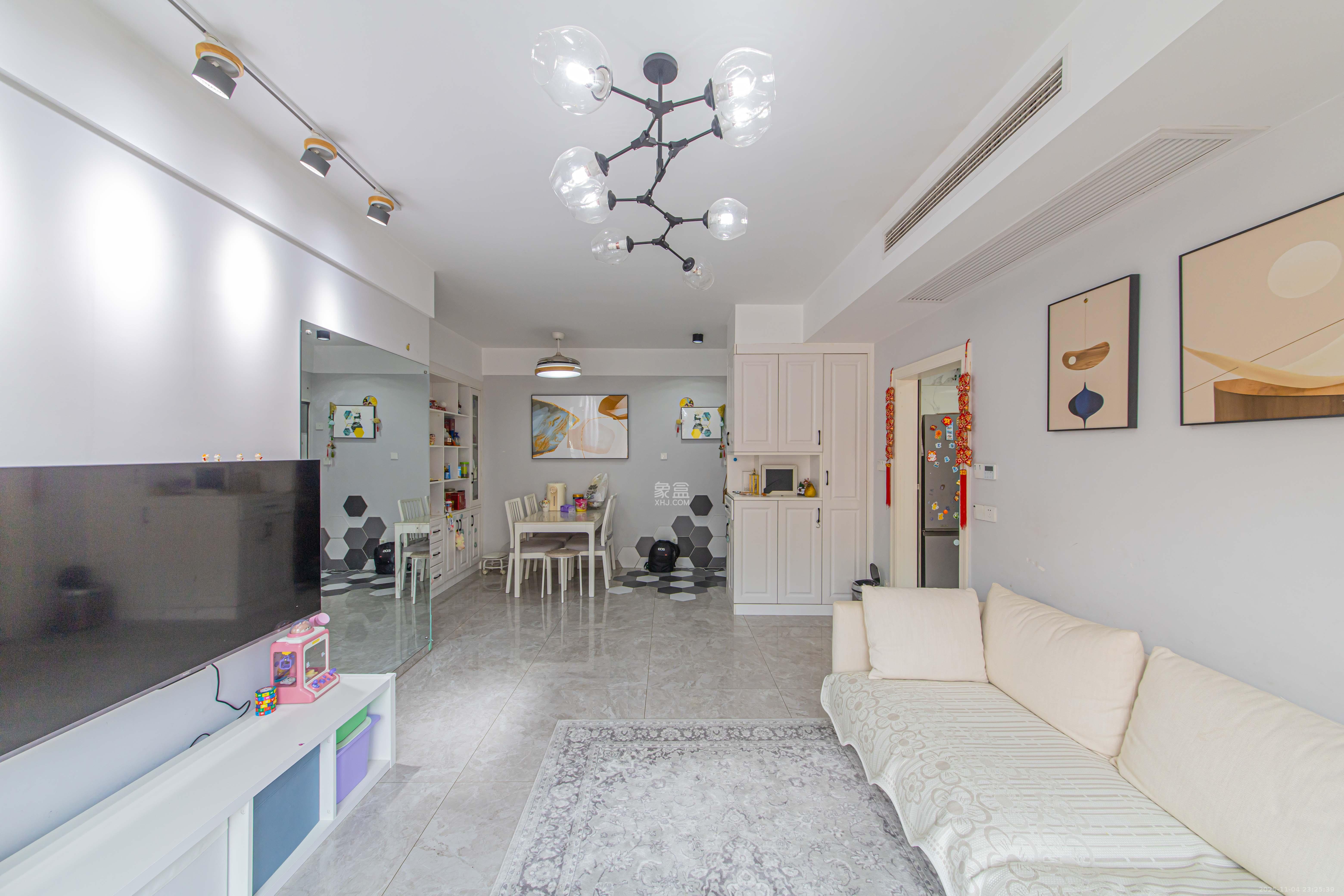 中信文化广场（中信新城二期）  3室2厅1卫    80.0万客厅