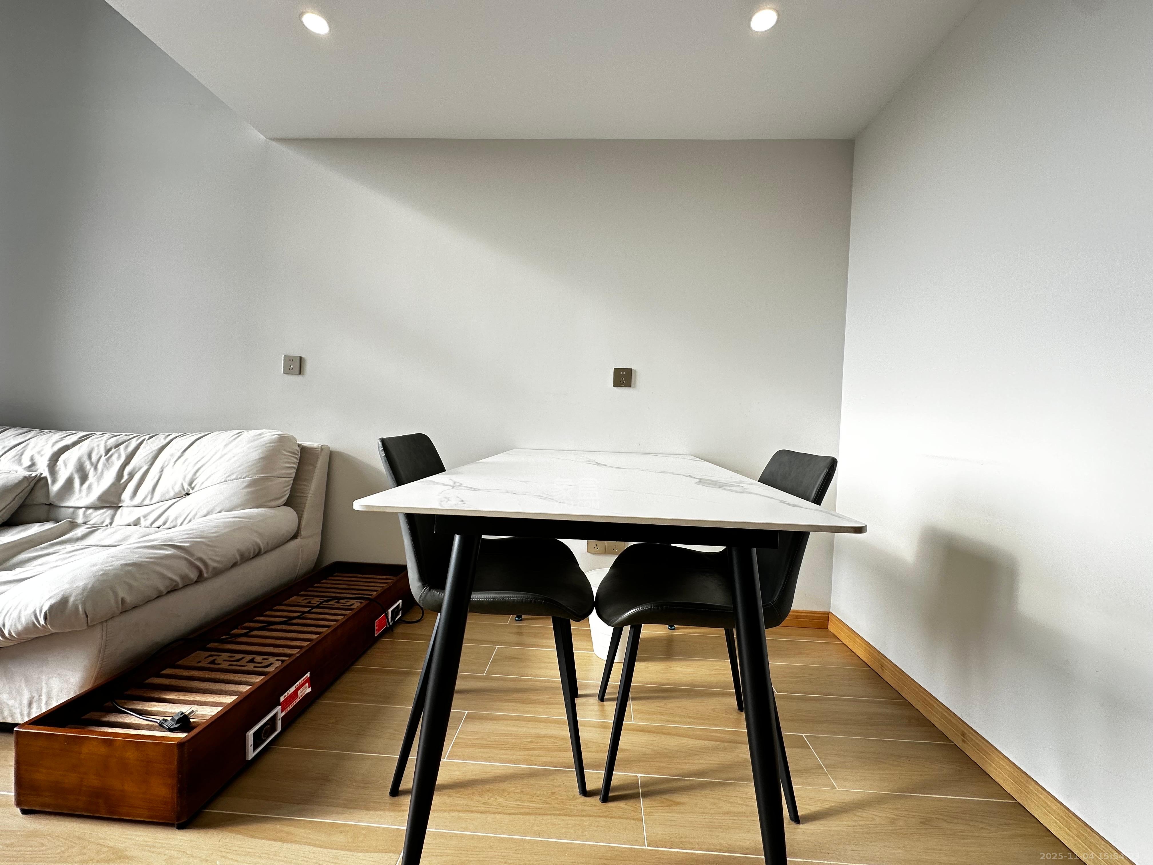 万科紫台  1室1厅1卫    2400.0元/月室内图