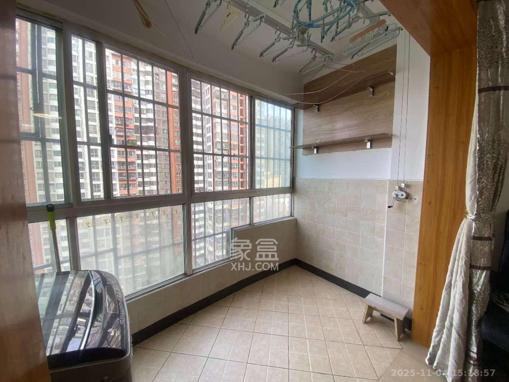 山水华景  2室2厅1卫    2200.0元/月室内图