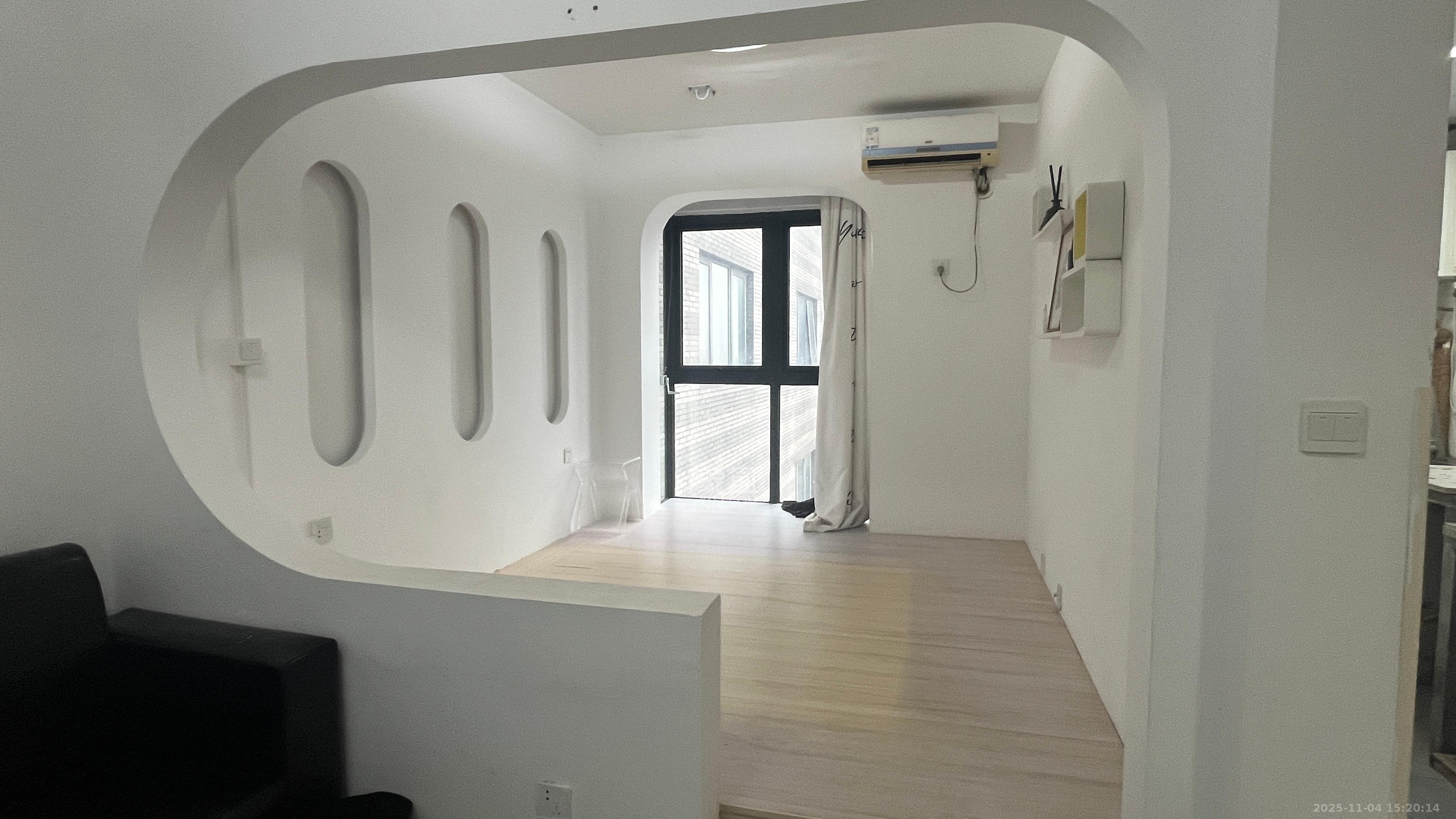 中天广场  1室1厅1卫    1800.0元/月室内图