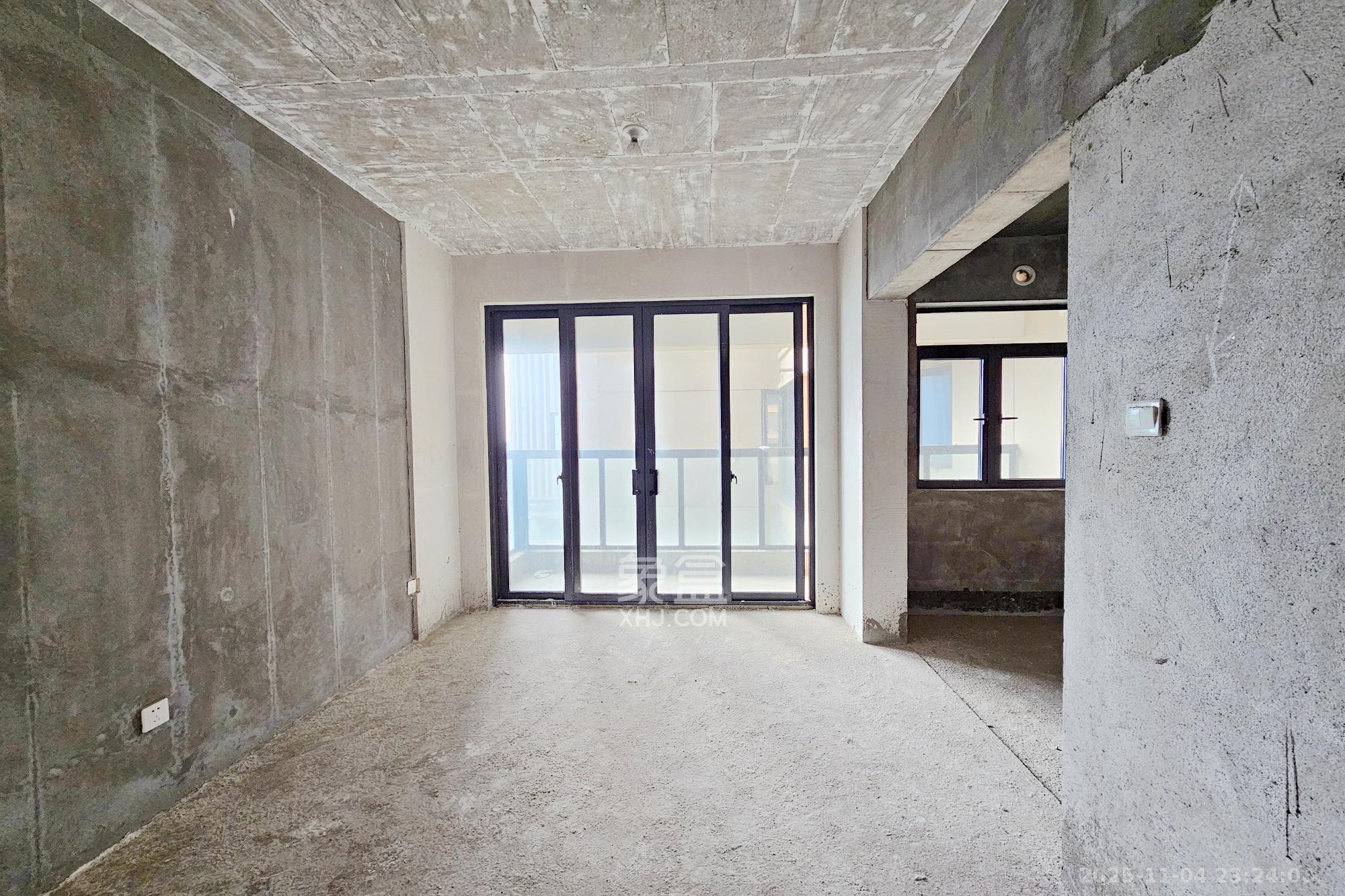 长房东旭国际 4室2厅2卫 145.0万 长房东旭国际 4室2厅2卫 145.0万客厅