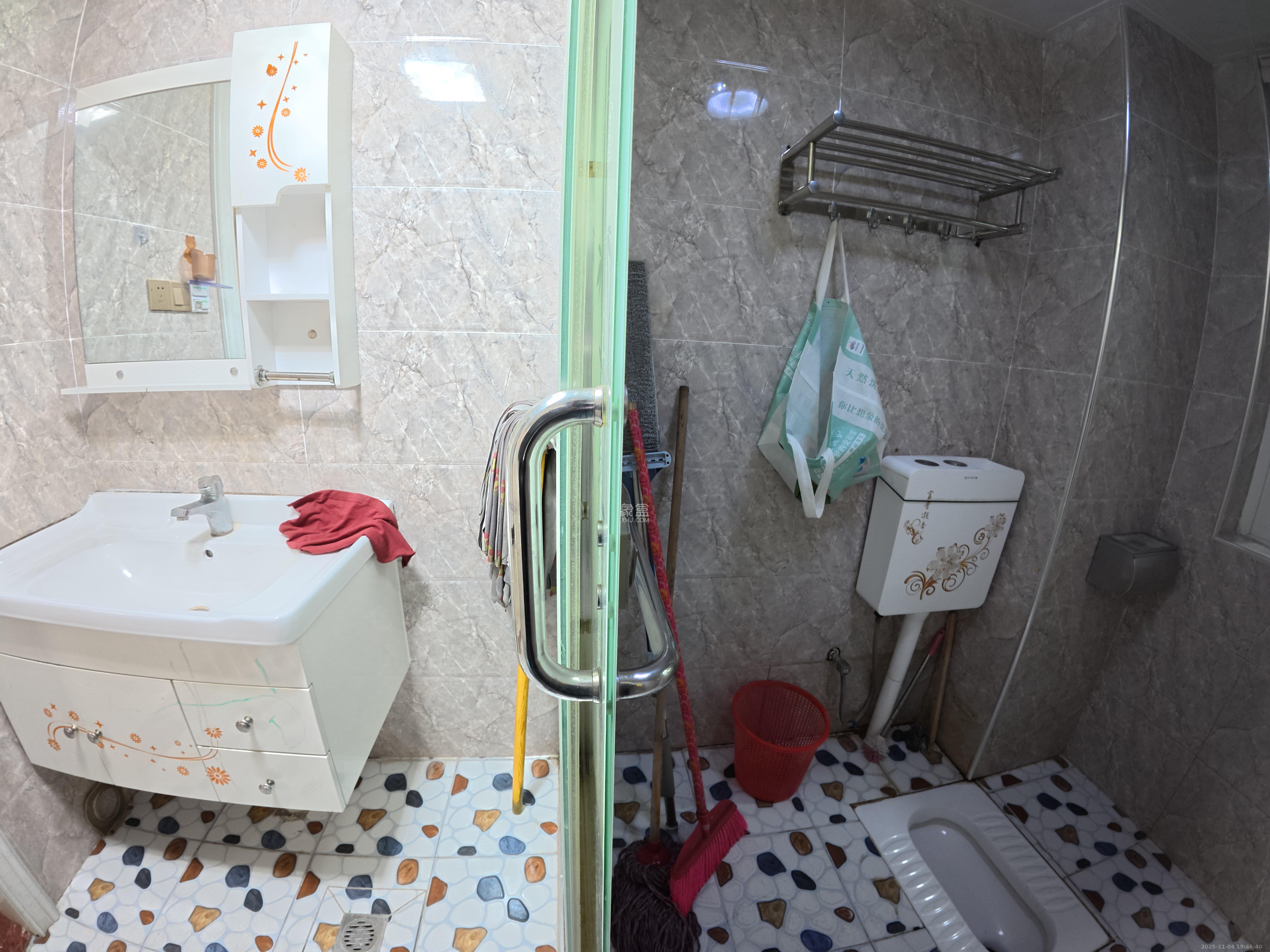 和润园一、二期 3室2厅2卫 2200.0元/月 和润园一、二期 3室2厅2卫 2200.0元/月室内图