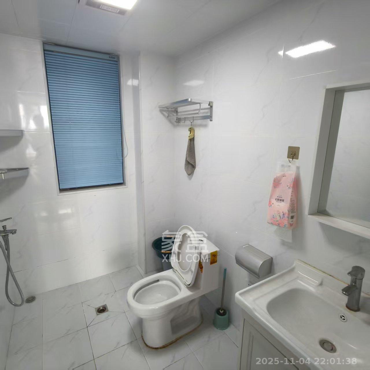 绿地海外滩二期  3室2厅2卫    2000.0元/月室内图