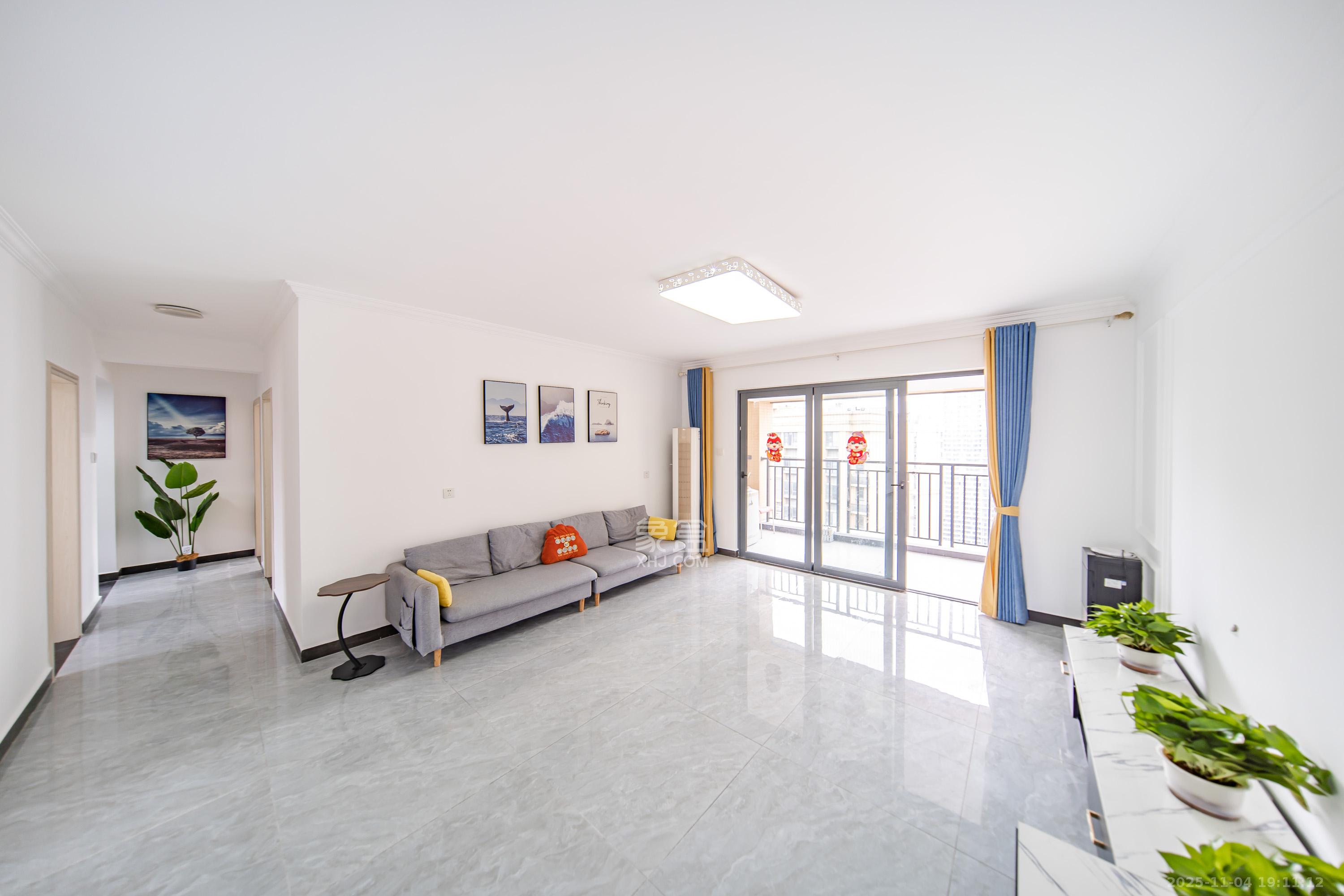 天健城 4室2厅2卫 210.0万 天健城 4室2厅2卫 210.0万客厅