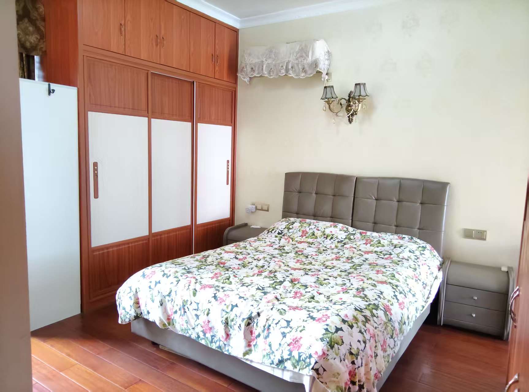 梓湖观邸  3室2厅2卫    1500.0元/月室内图