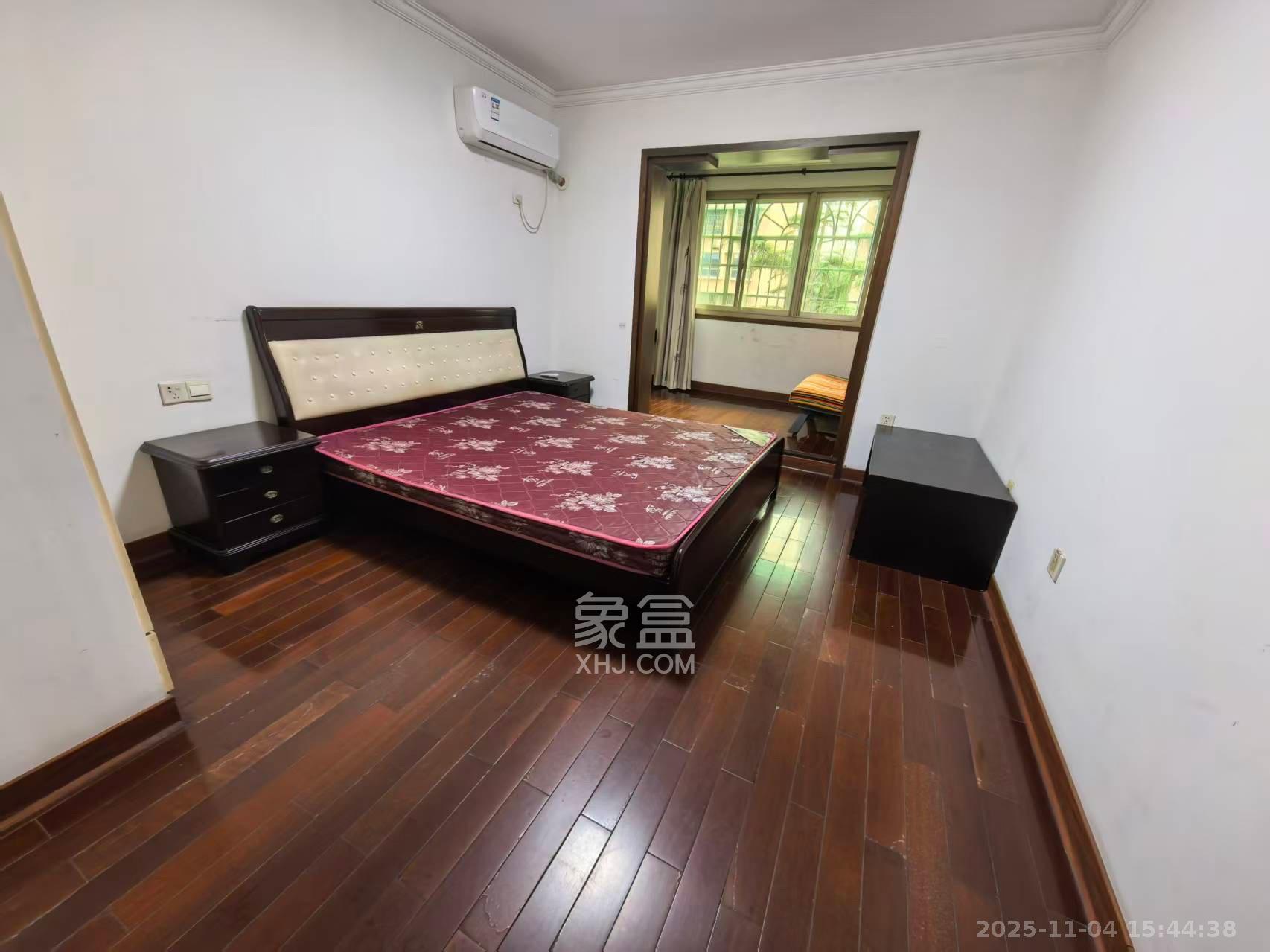 南明苑西区  4室2厅2卫    2100.0元/月室内图