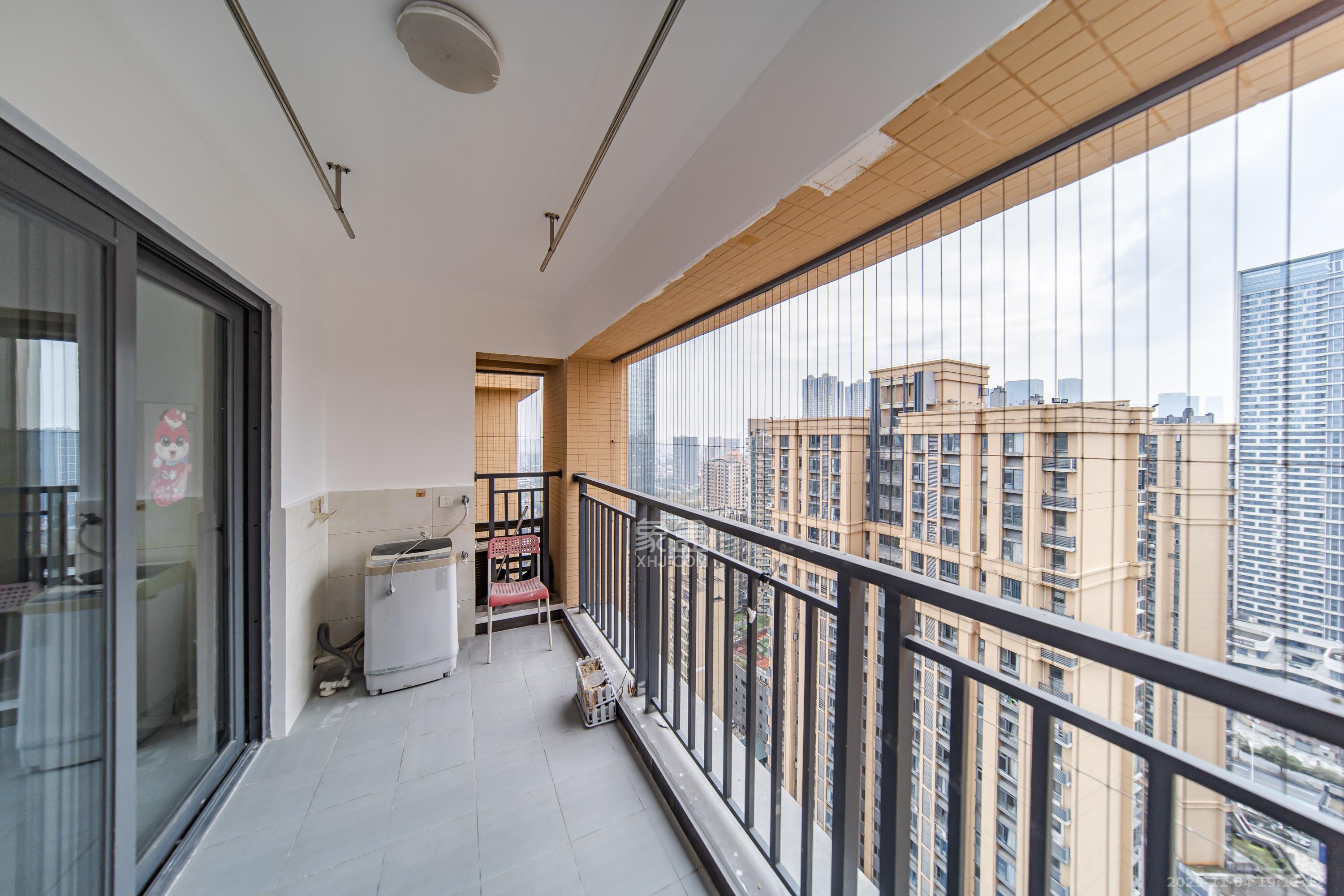 天健城  4室2厅2卫    210.0万阳台