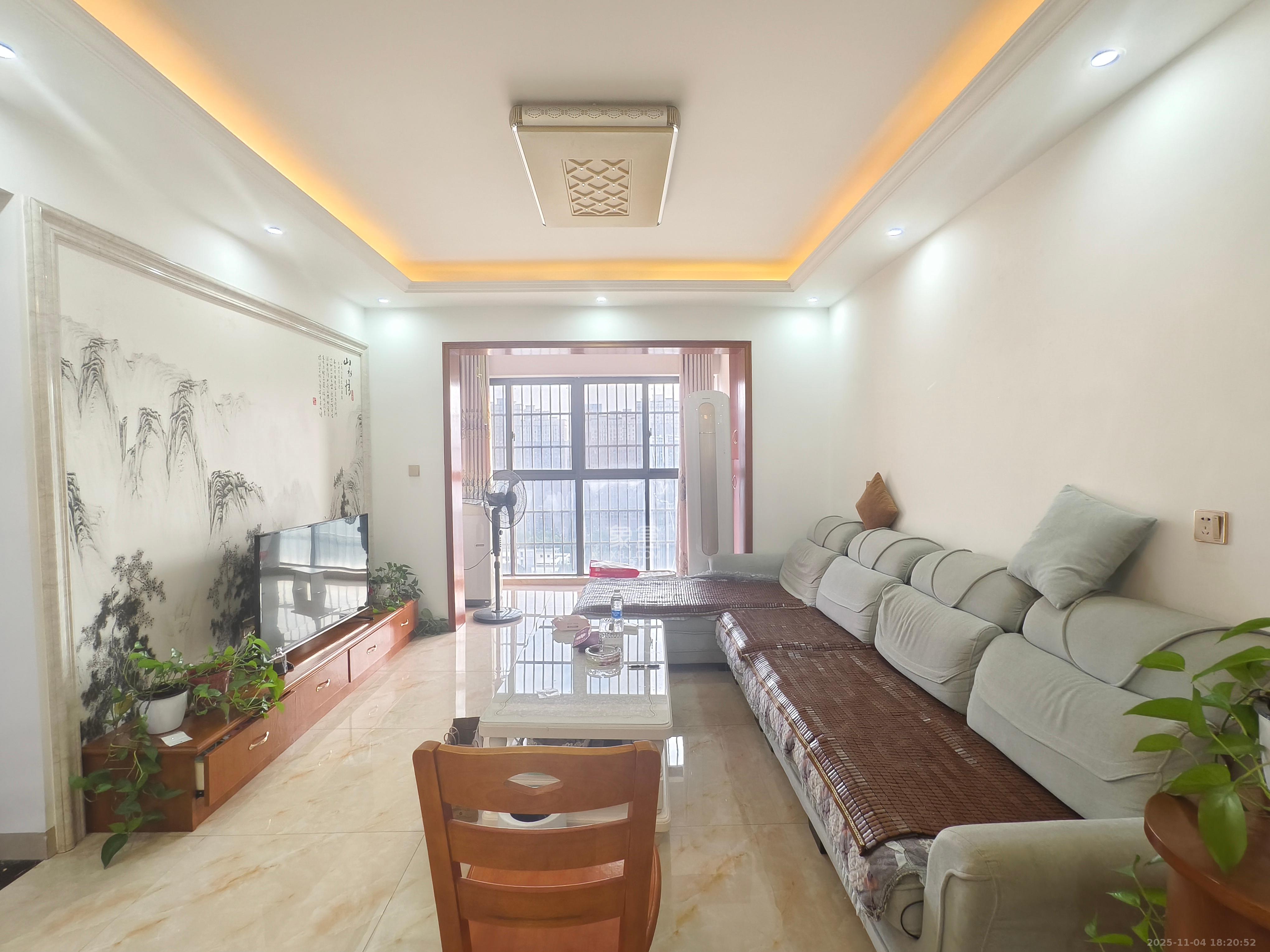 国泰九龙湾  3室2厅2卫    2300.0元/月