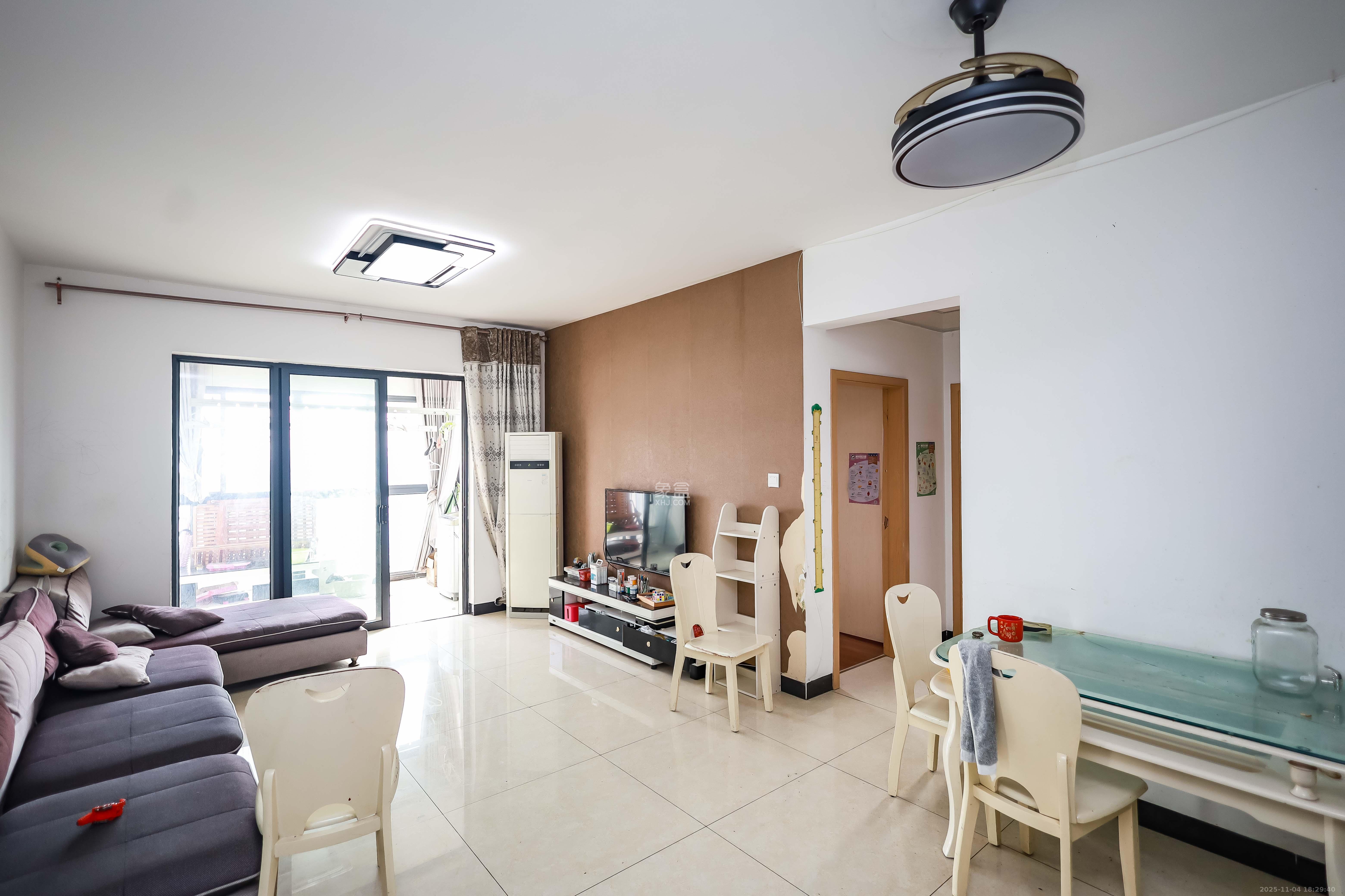 莱茵城 2室2厅1卫 58.0万 莱茵城 2室2厅1卫 58.0万客厅