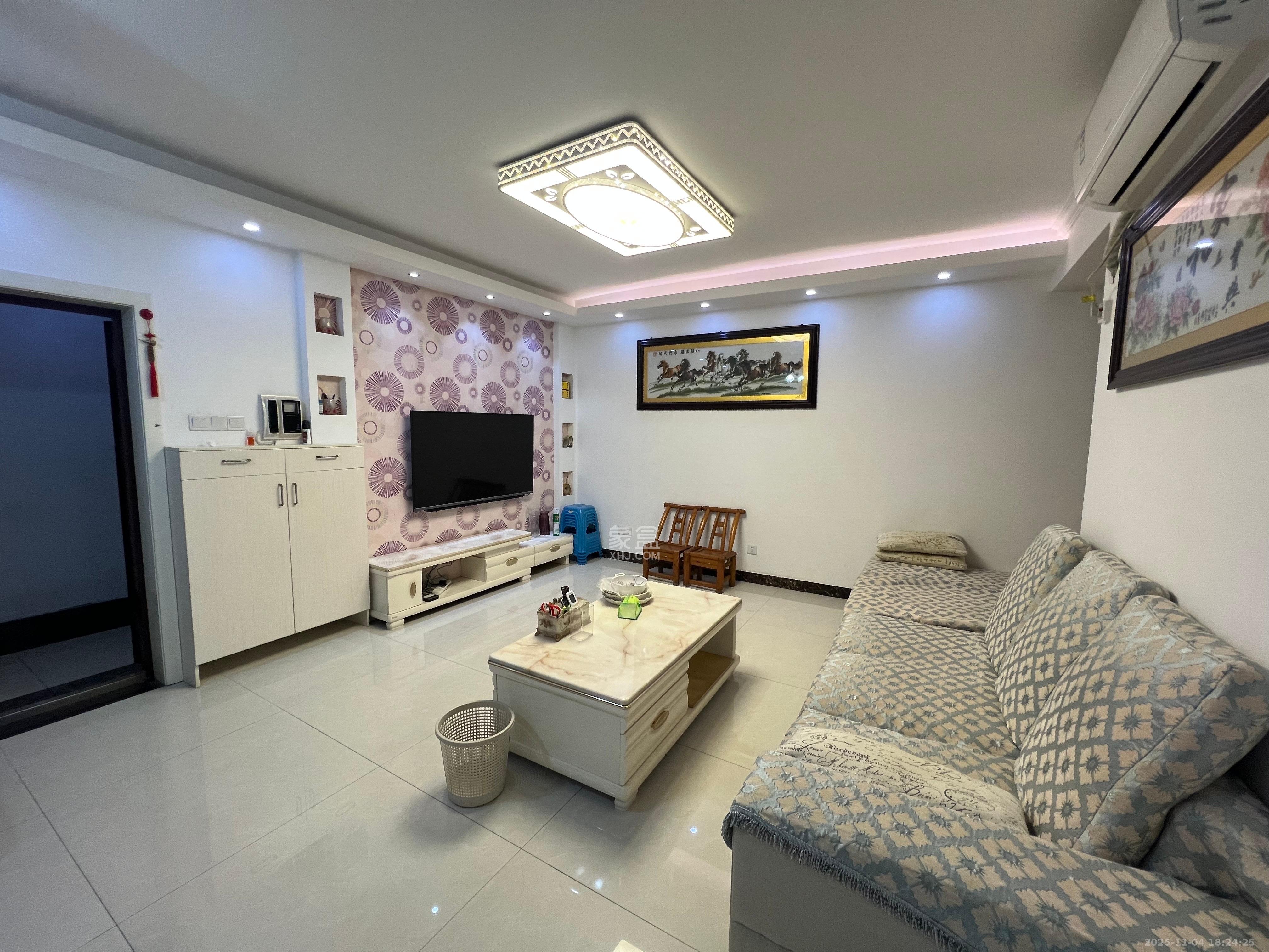 百纳广场（百纳公寓）  2室2厅1卫    2400.0元/月室内图