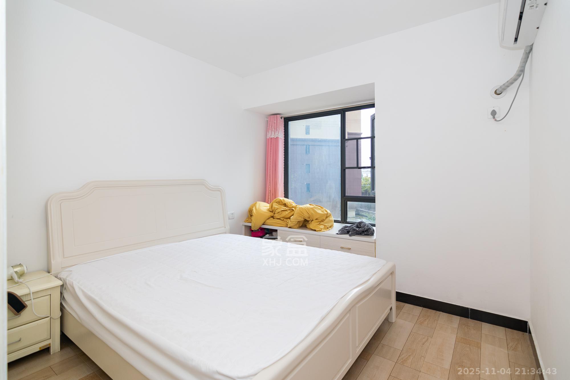 中粮鸿云  3室2厅2卫    69.8万卧室