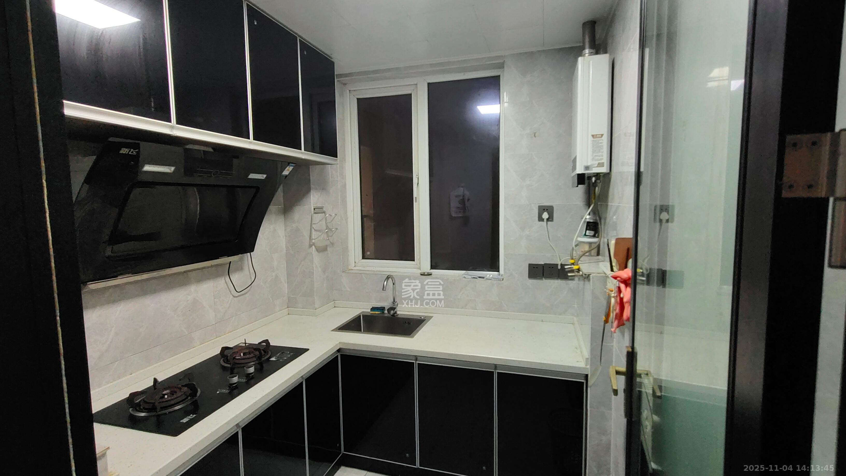 绿地之窗  3室2厅2卫    2500.0元/月室内图