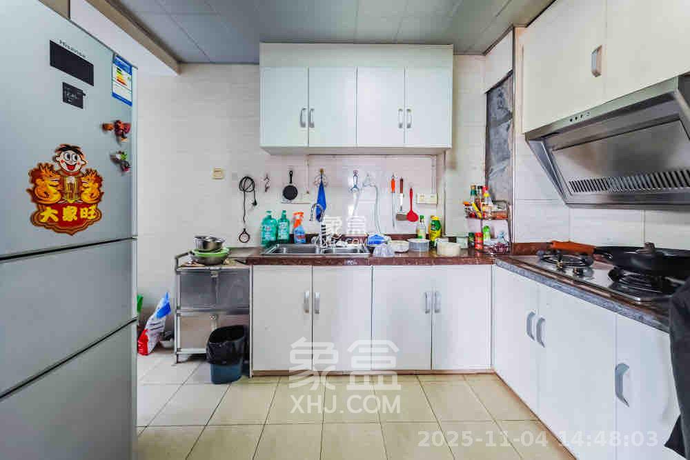 海拔东方  3室1厅1卫    2000.0元/月室内图