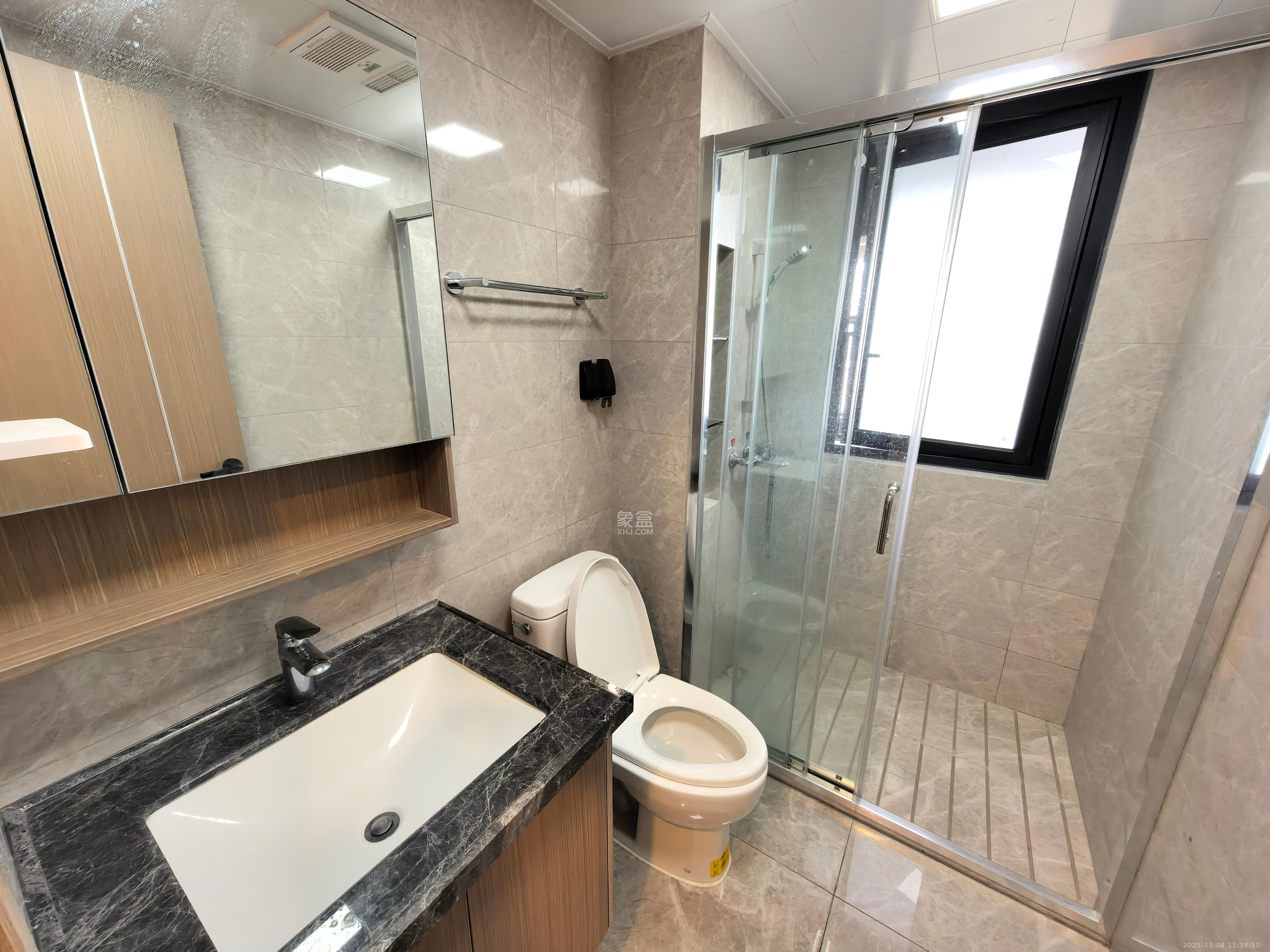 中海麓山境南区 3室2厅2卫 3000.0元/月 中海麓山境南区 3室2厅2卫 3000.0元/月室内图