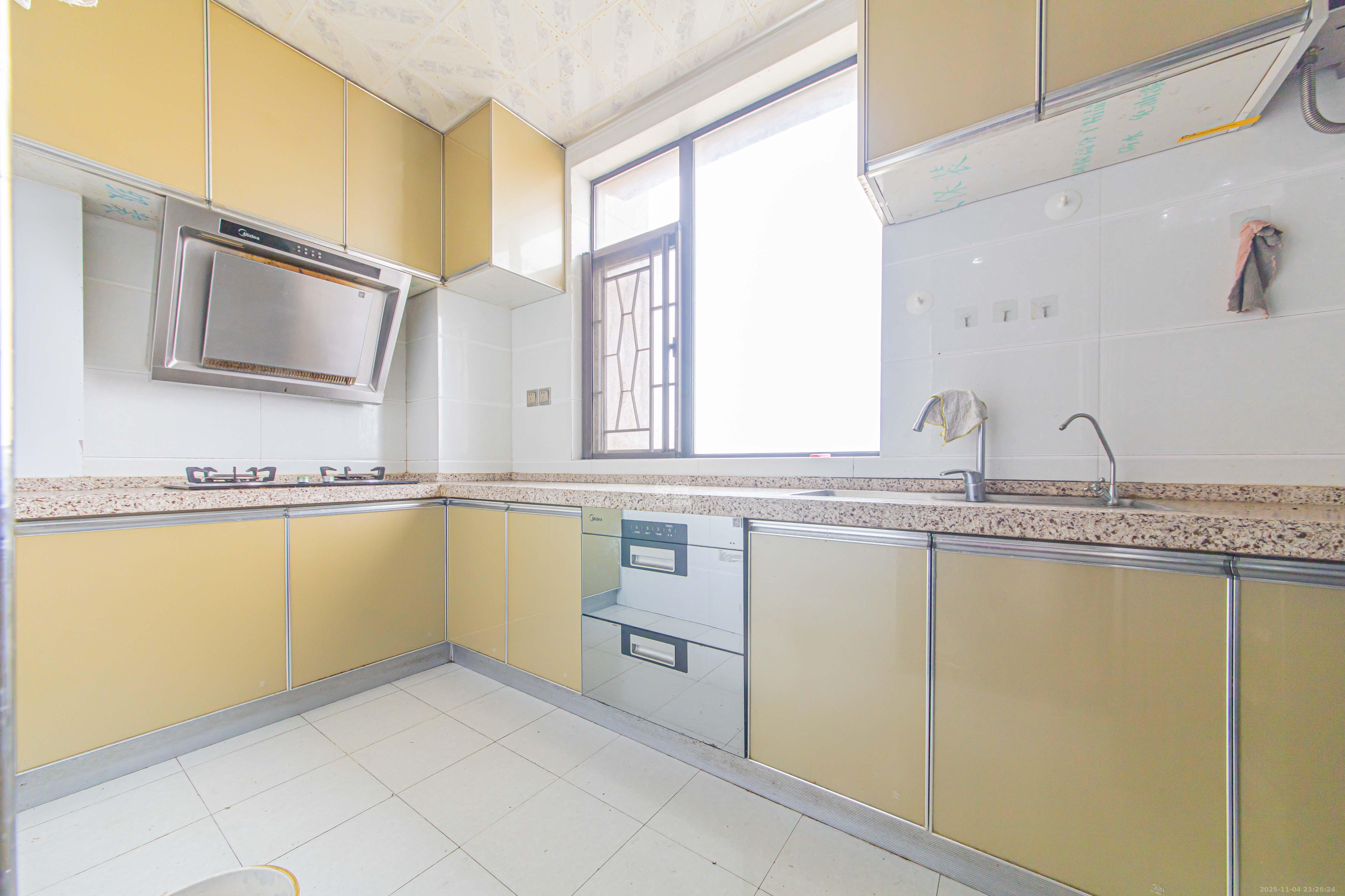 兴汝金城 3室2厅2卫 158.0万 兴汝金城 3室2厅2卫 158.0万厨房