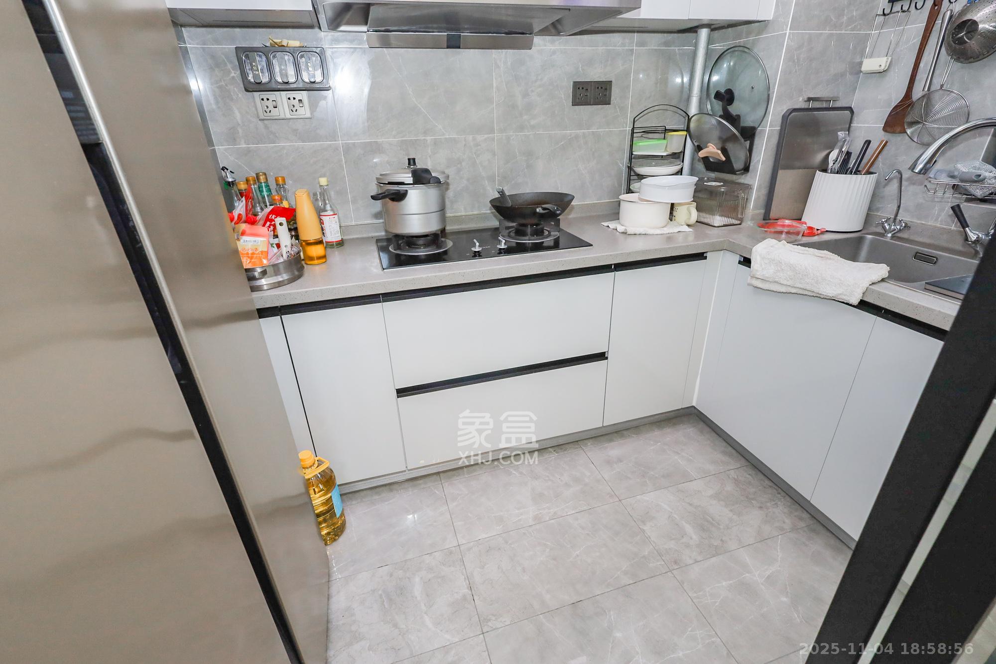 卓越中寰 4室2厅2卫 248.0万 卓越中寰 4室2厅2卫 248.0万厨房