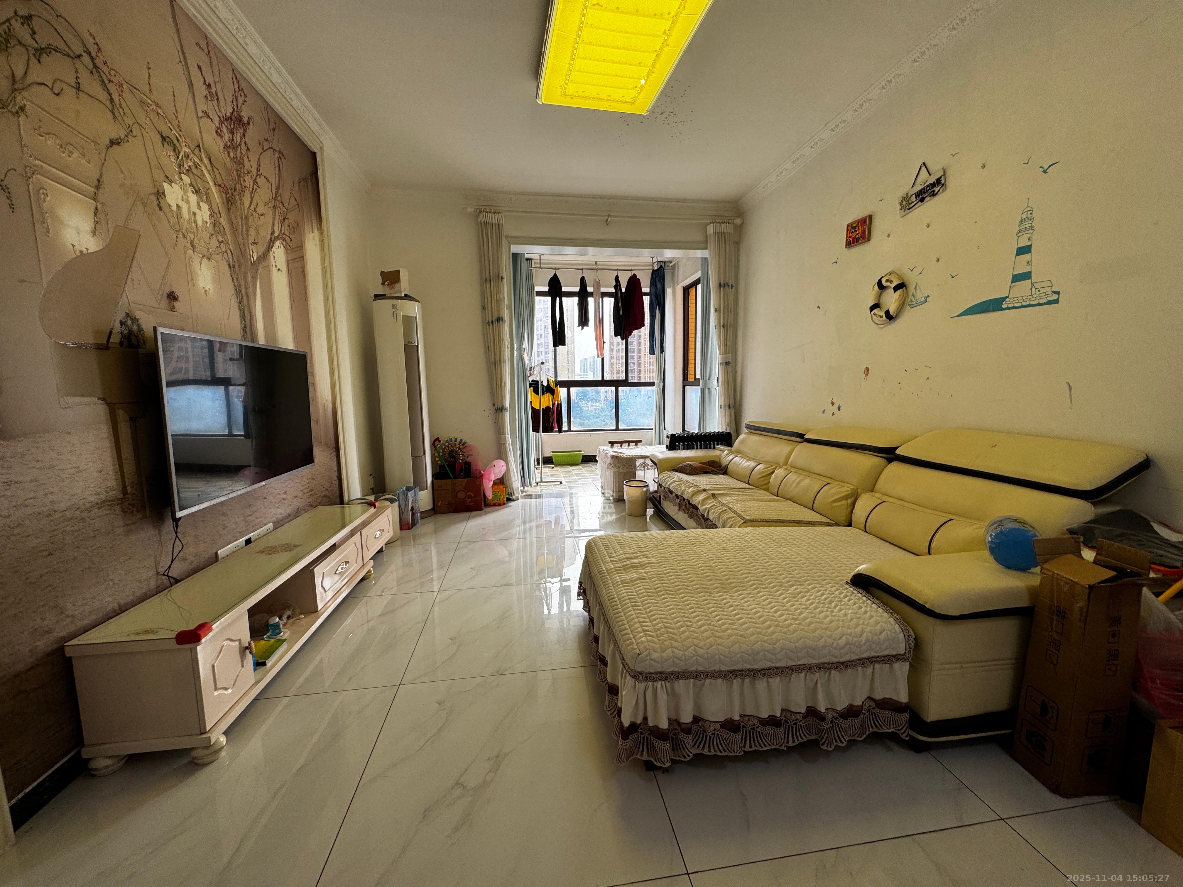 欧莱雅郡 3室2厅1卫 1800.0元/月 欧莱雅郡 3室2厅1卫 1800.0元/月室内图